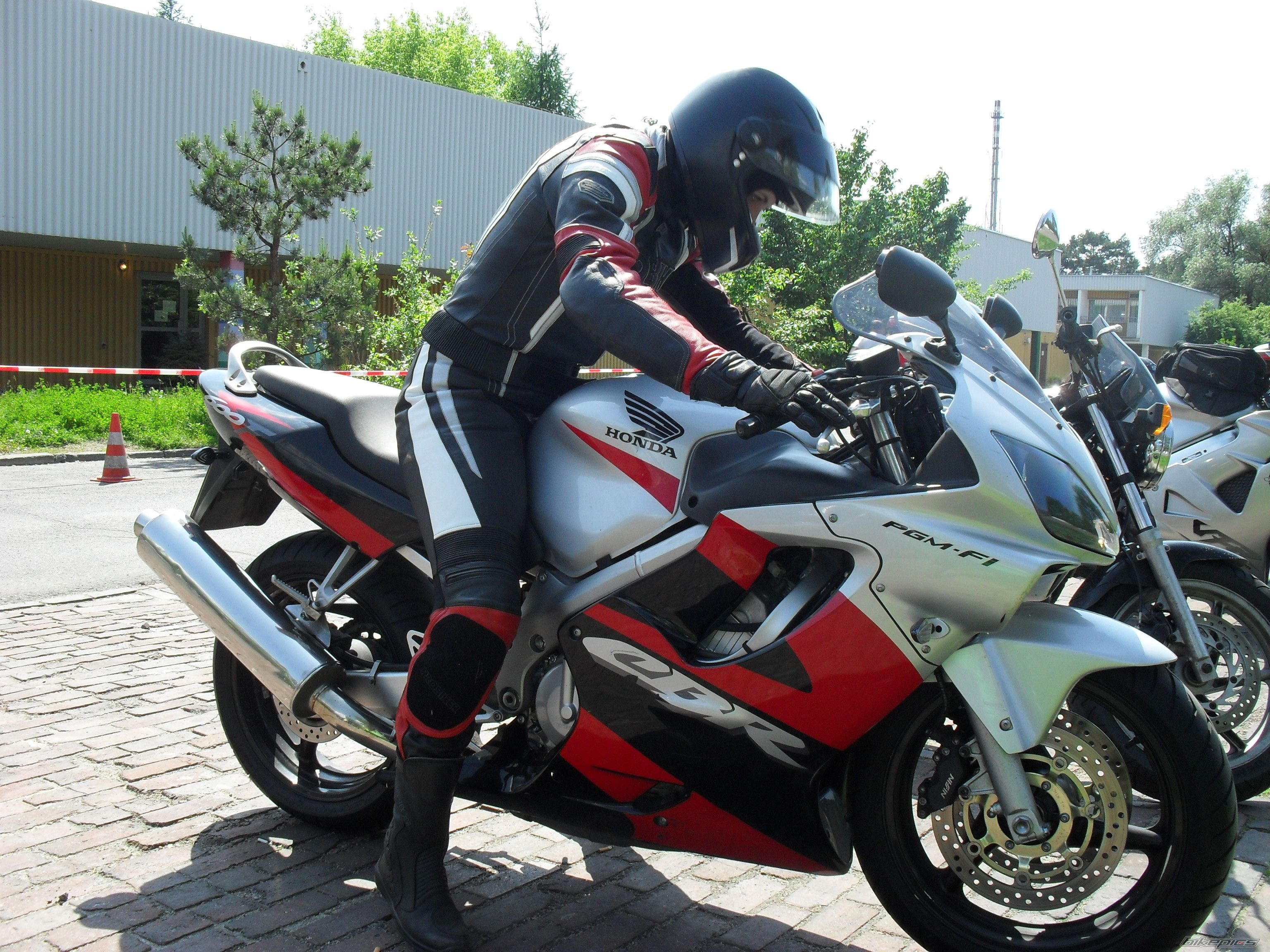Bike Photo 1986043