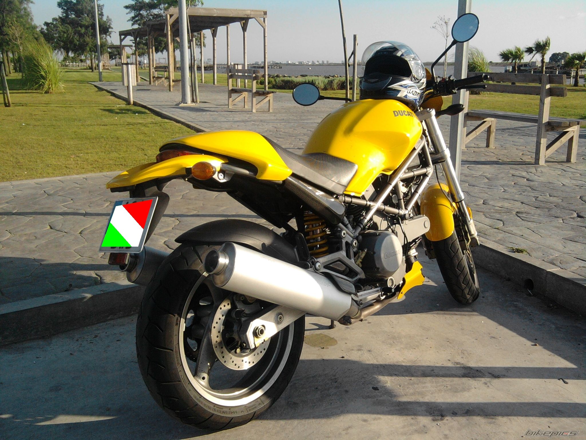 Photo 1988847