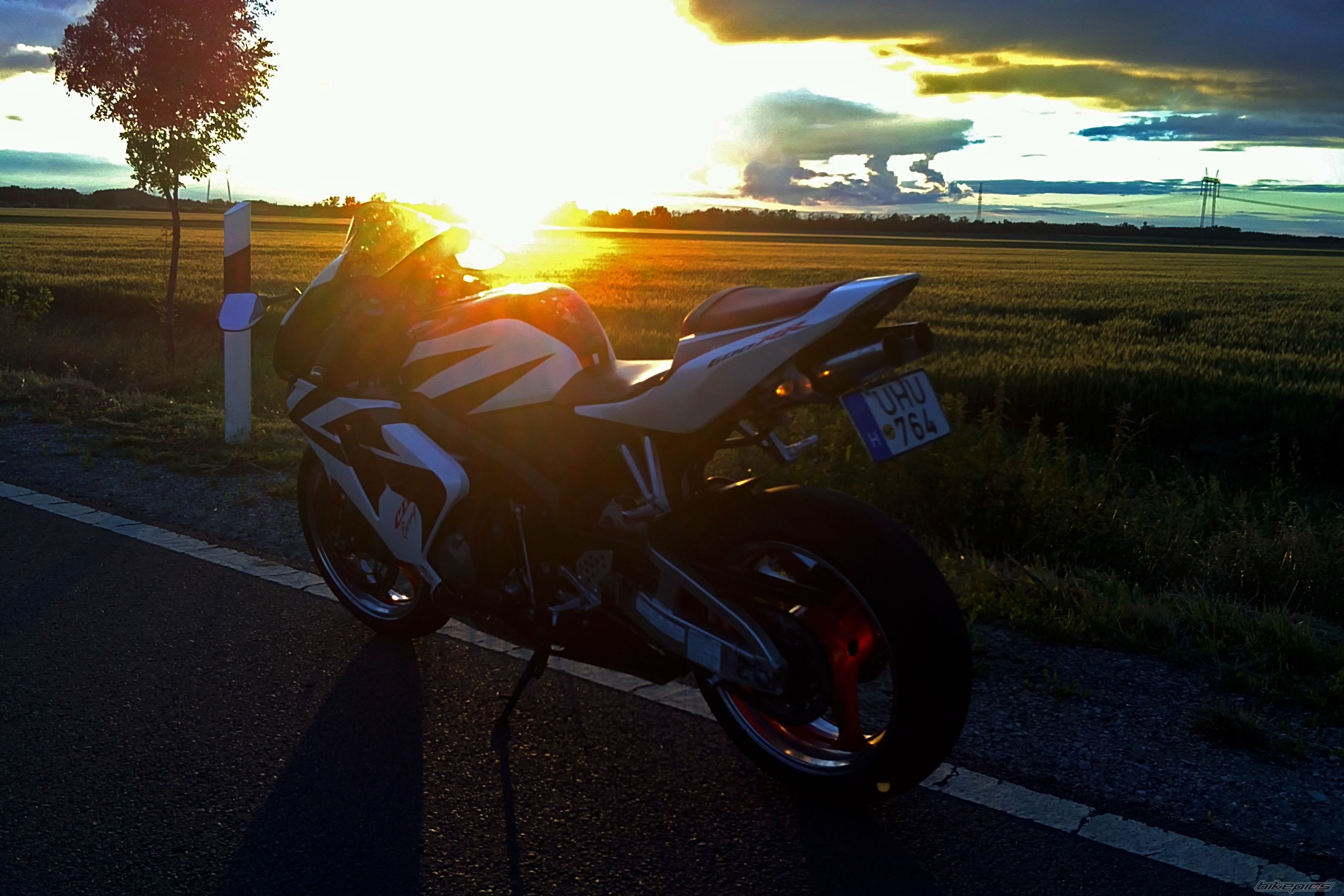 Bike Photo 1989512