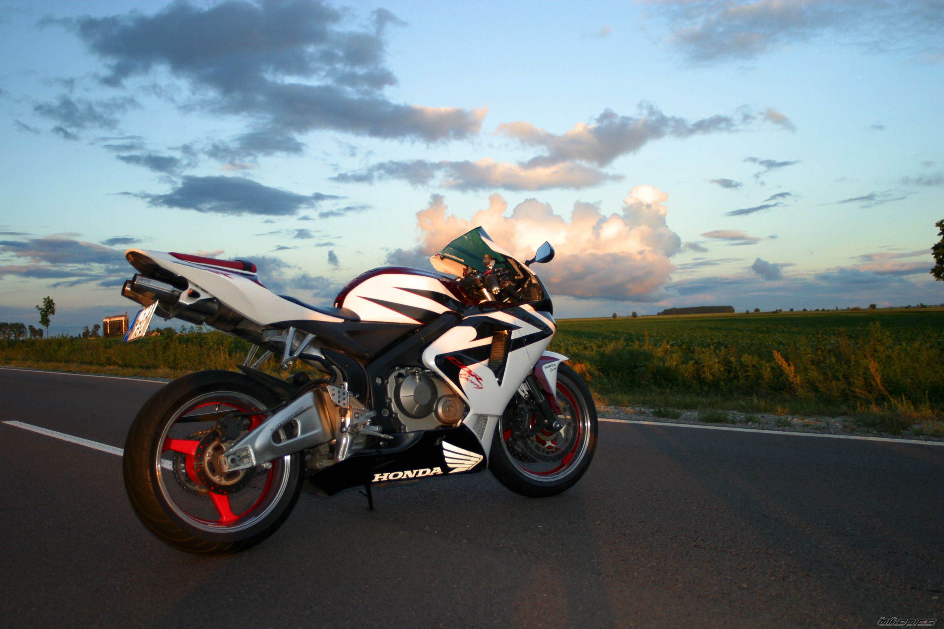 Bike Photo 1989521