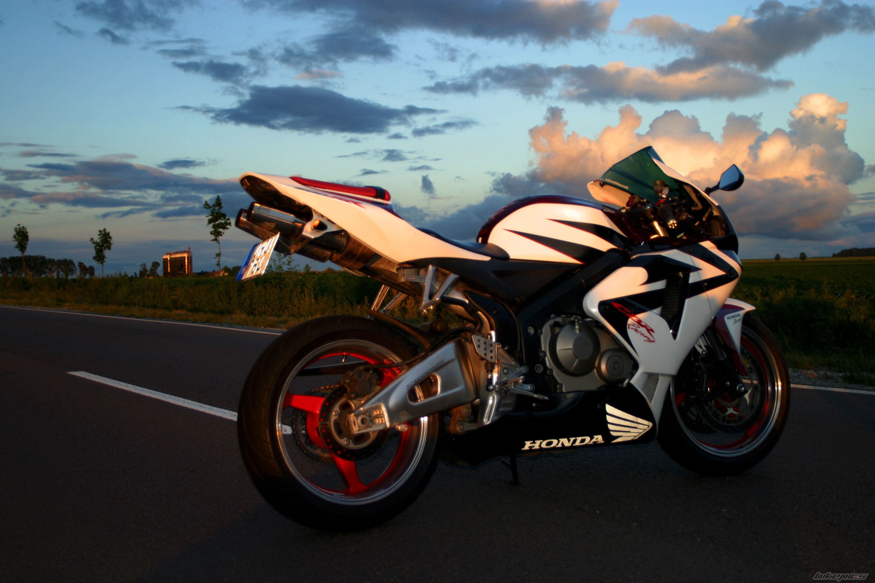 Bike Photo 1989522
