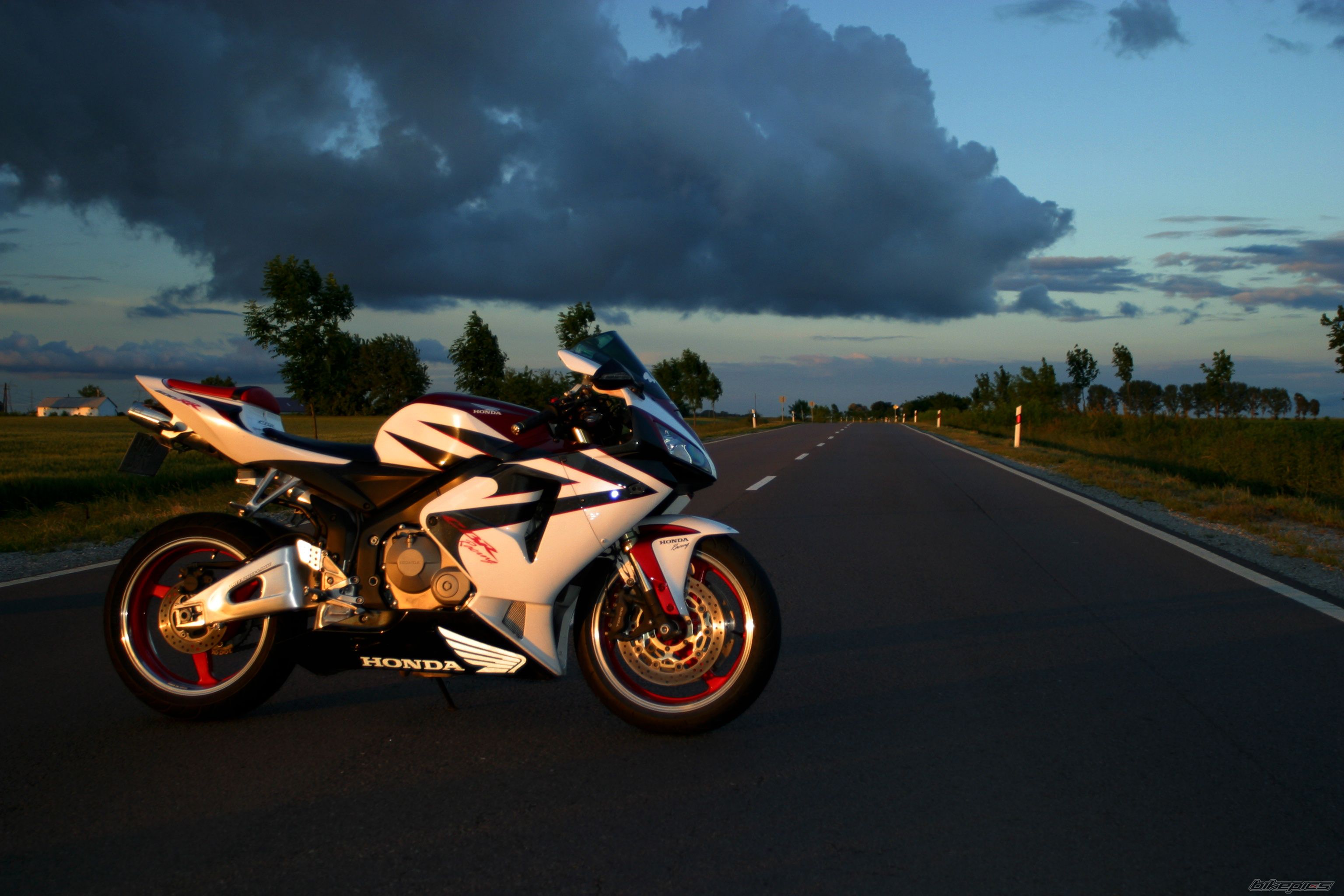 Bike Photo 1989523
