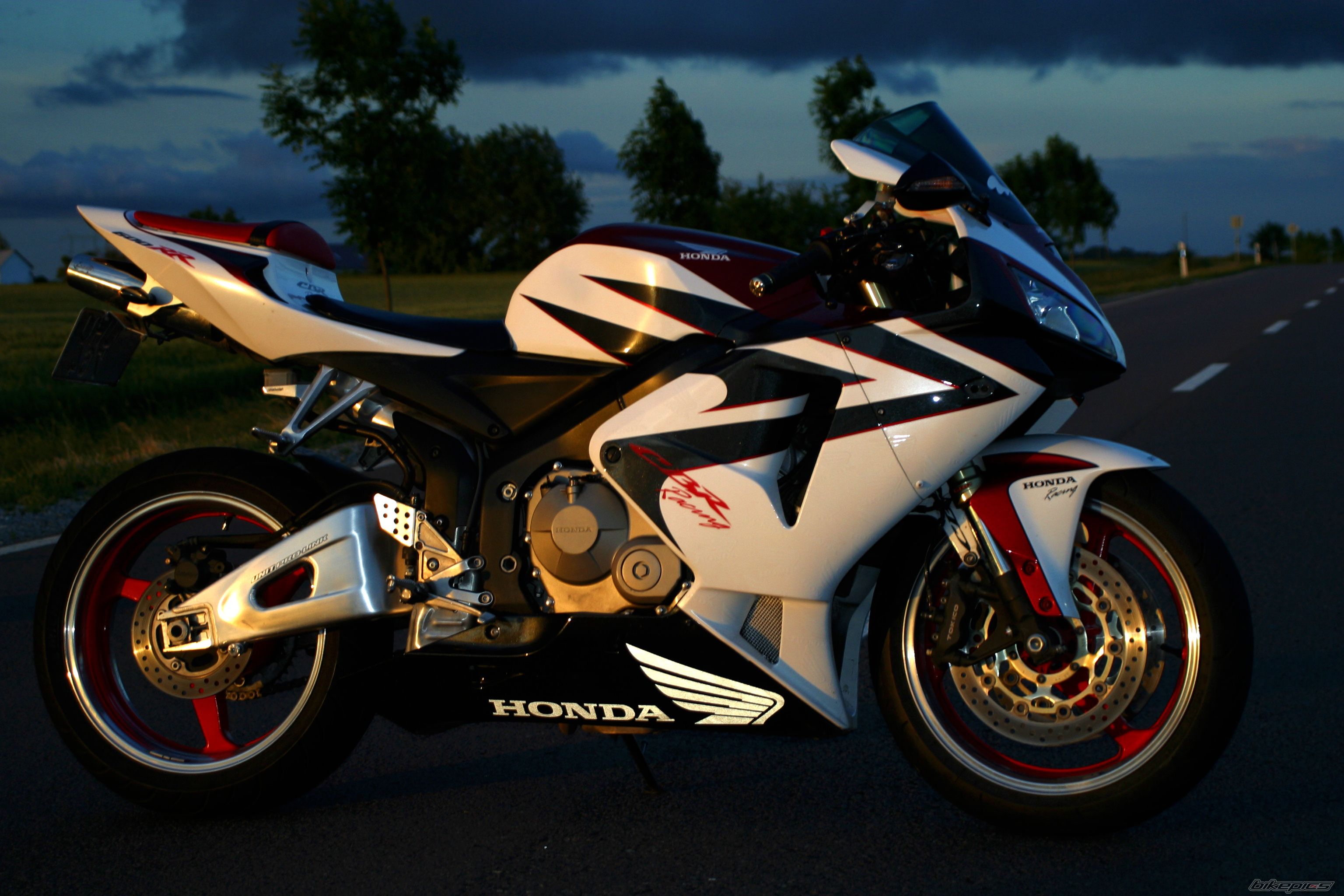 Bike Photo 1989524