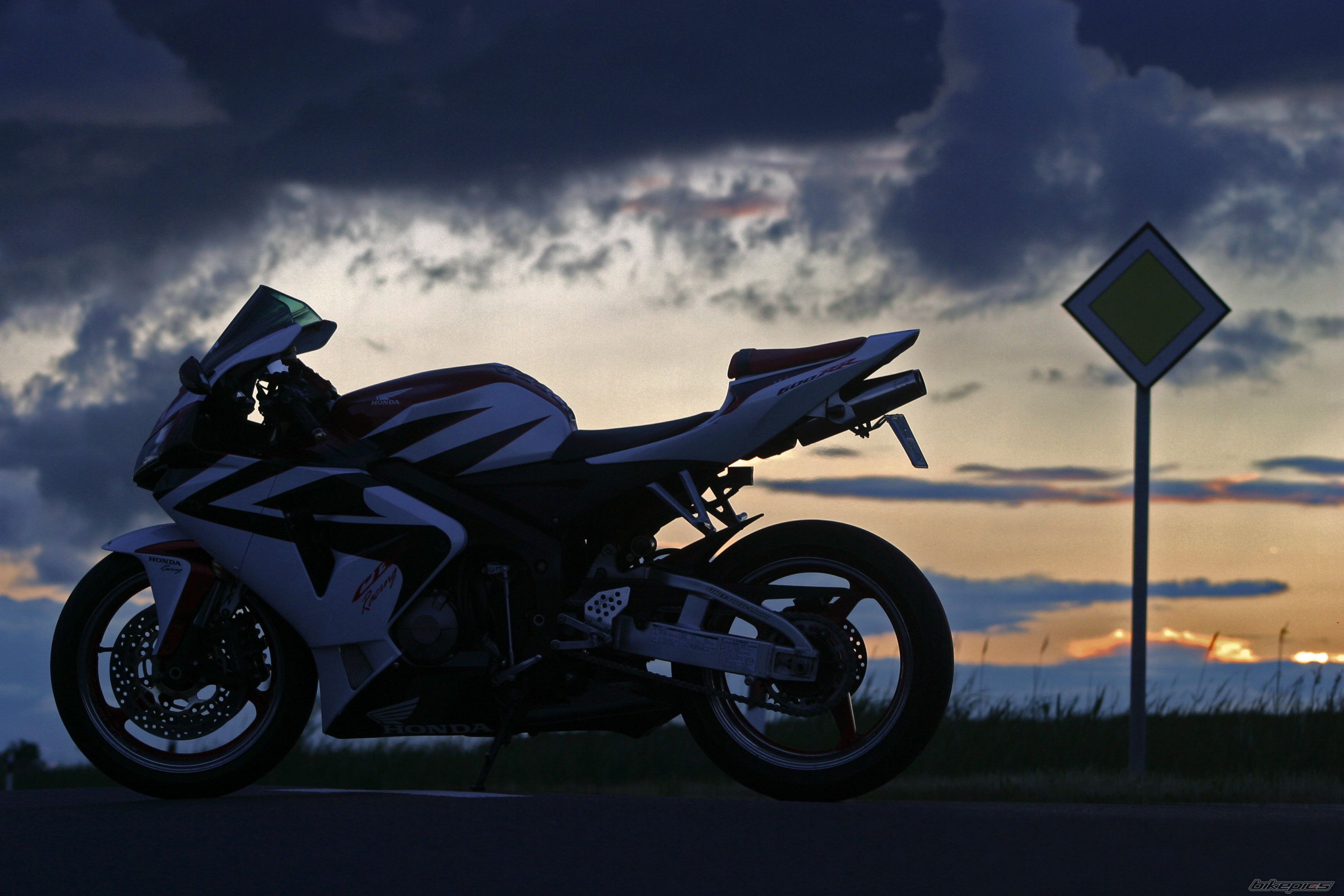 Bike Photo 1989529