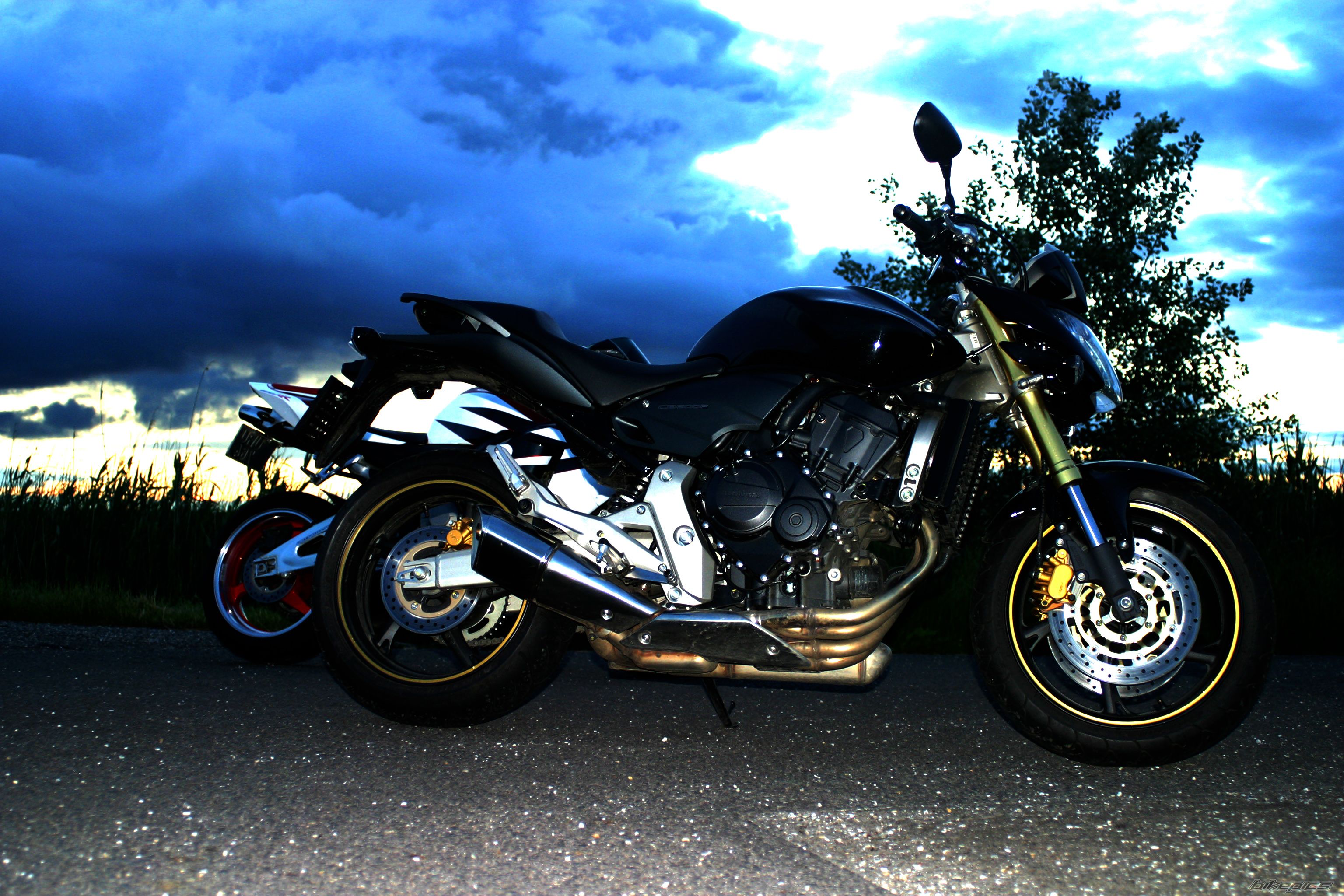 Bike Photo 1989541