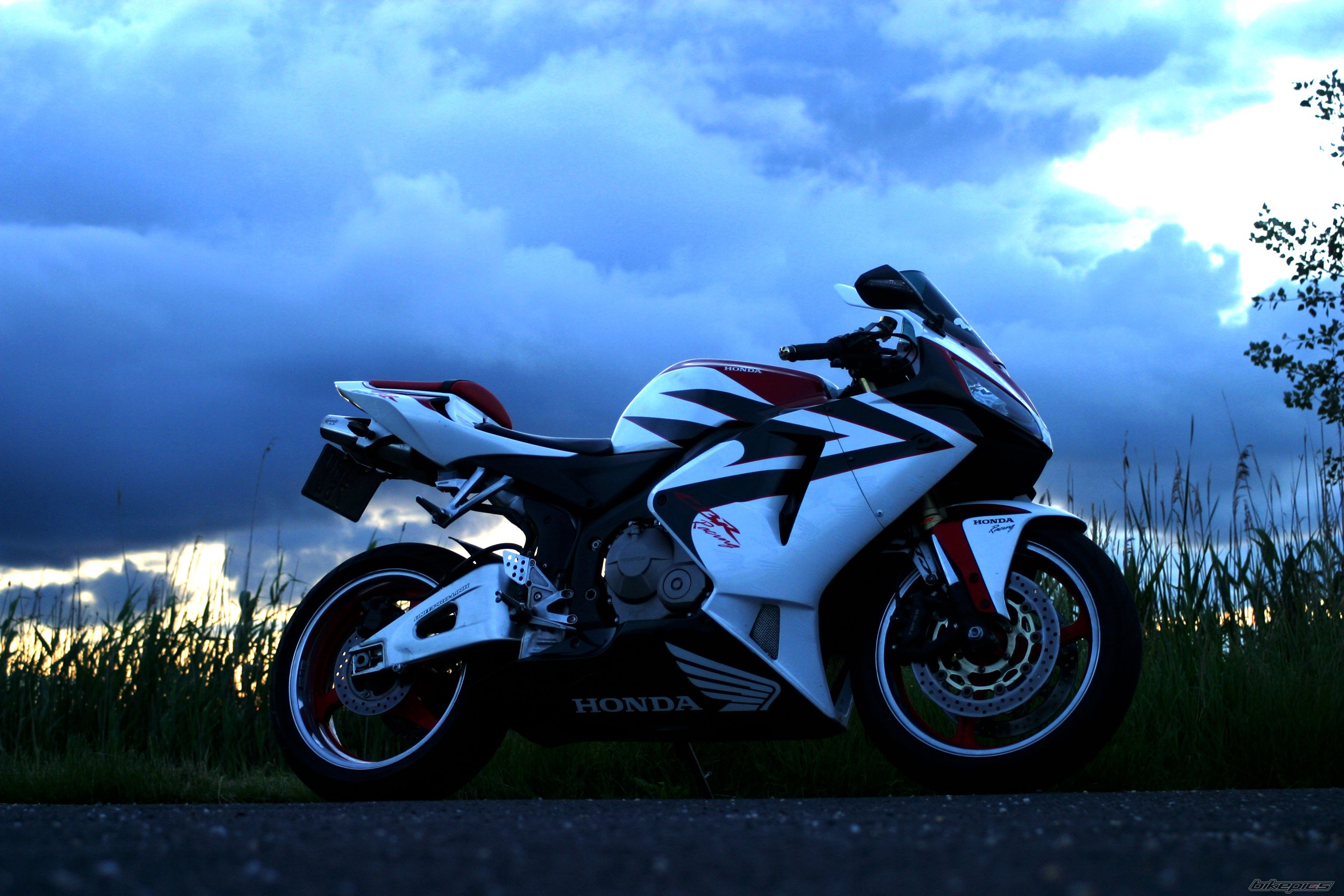 Bike Photo 1989547