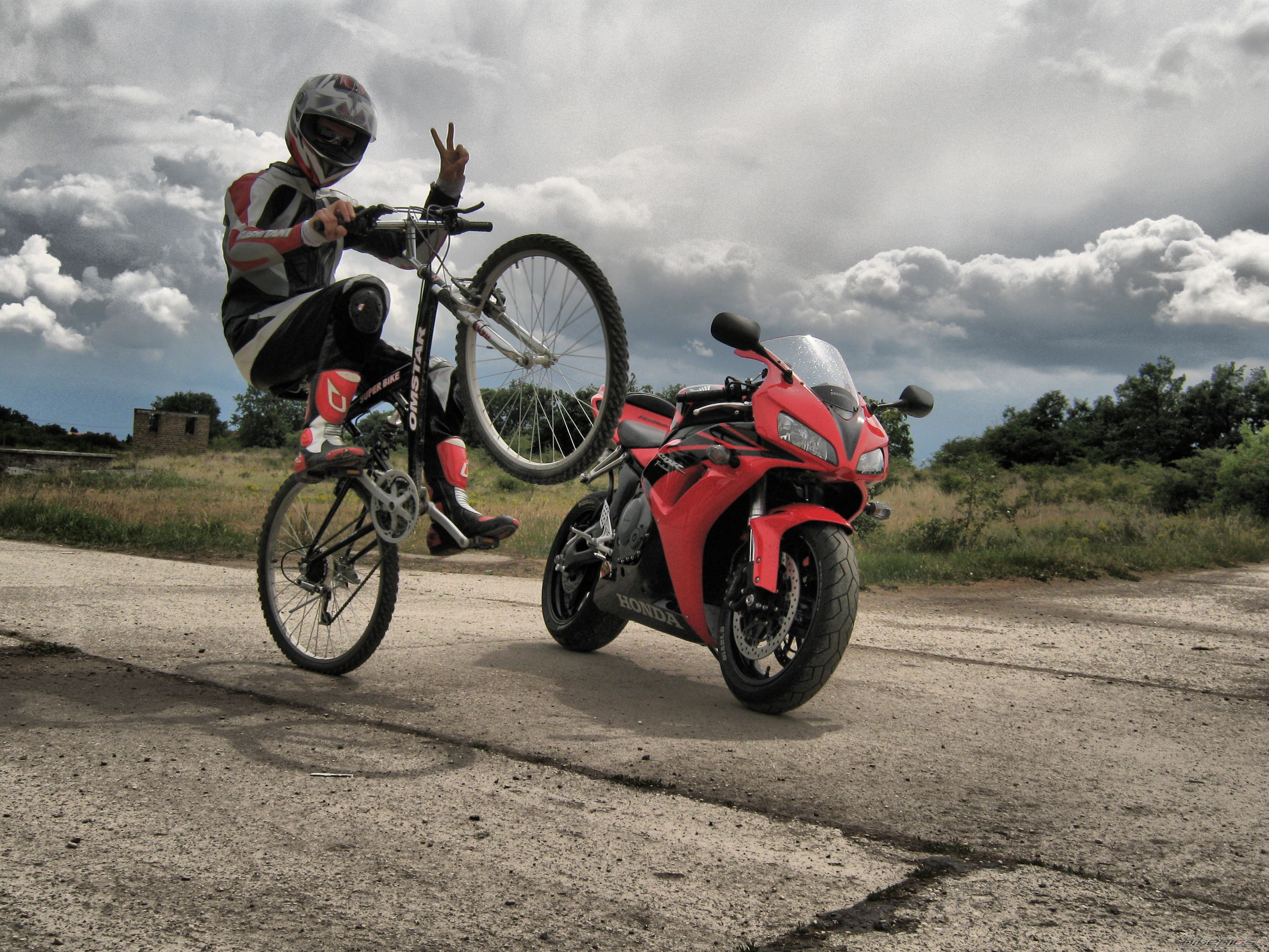 Bike Photo 1990069