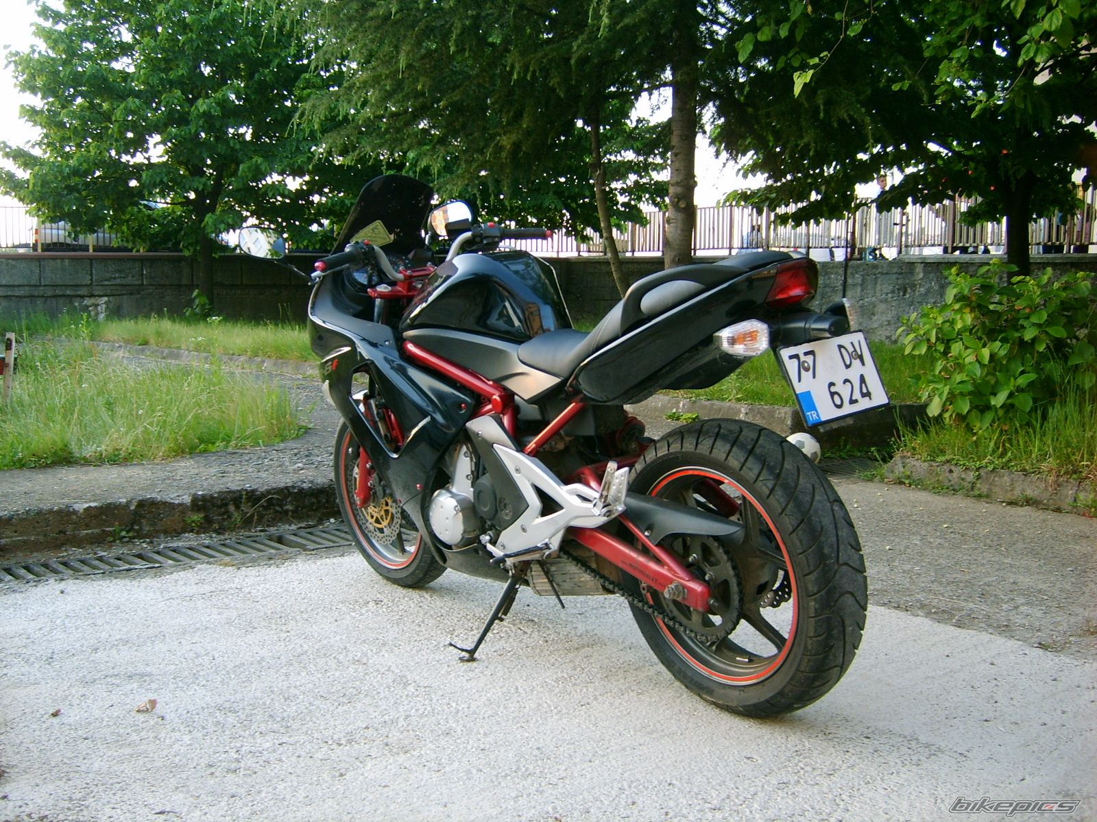 Photo 1990349