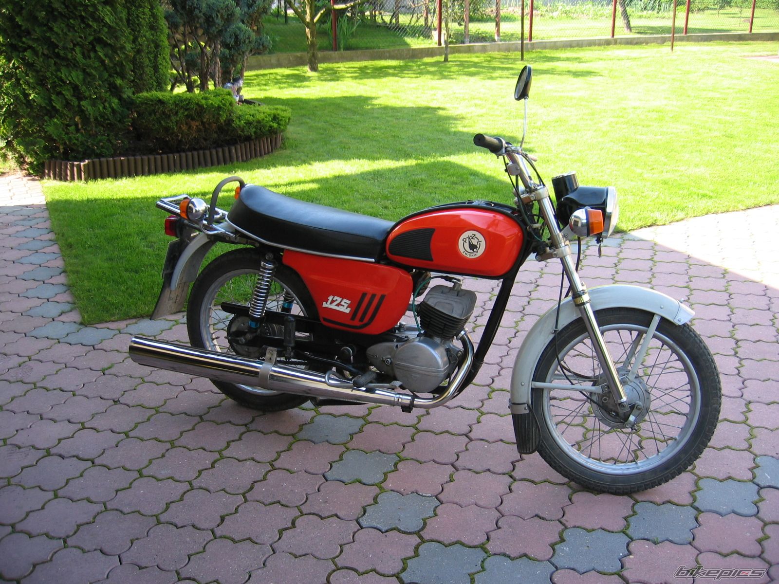 Bike Photo 1990628