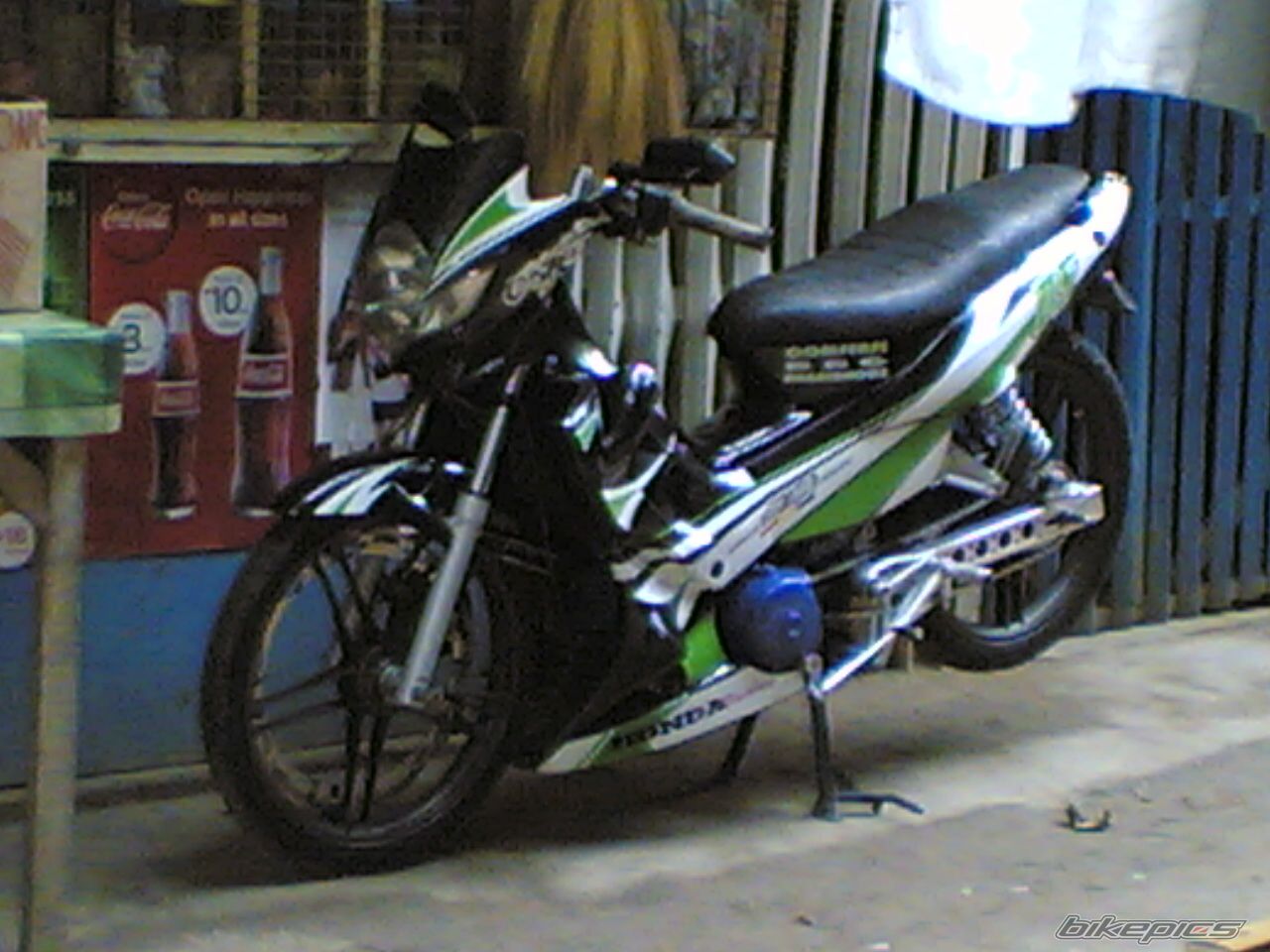 Photo 1998284