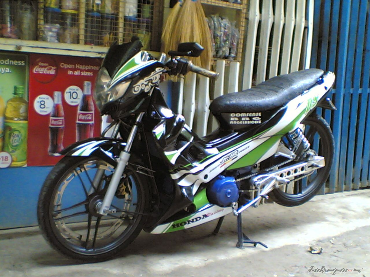 Photo 1998287