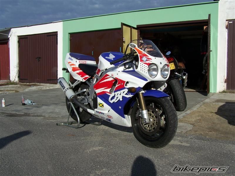 Photo 1998377
