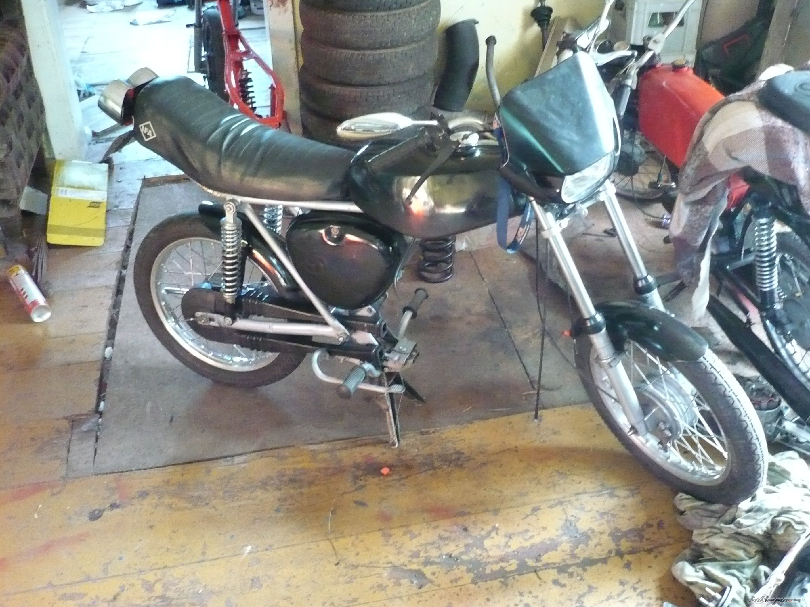 Photo 1998533