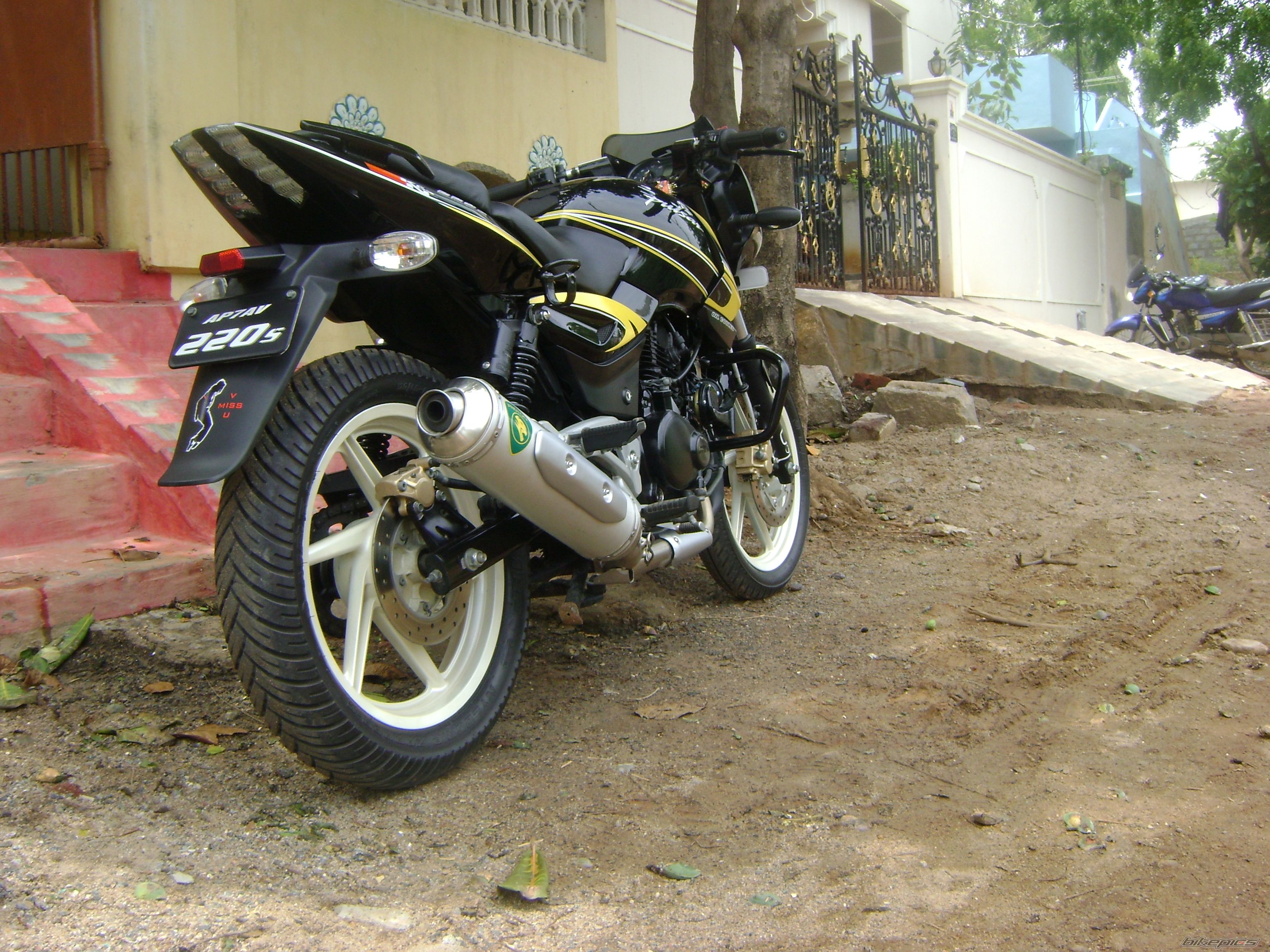 Bike Photo 1998574