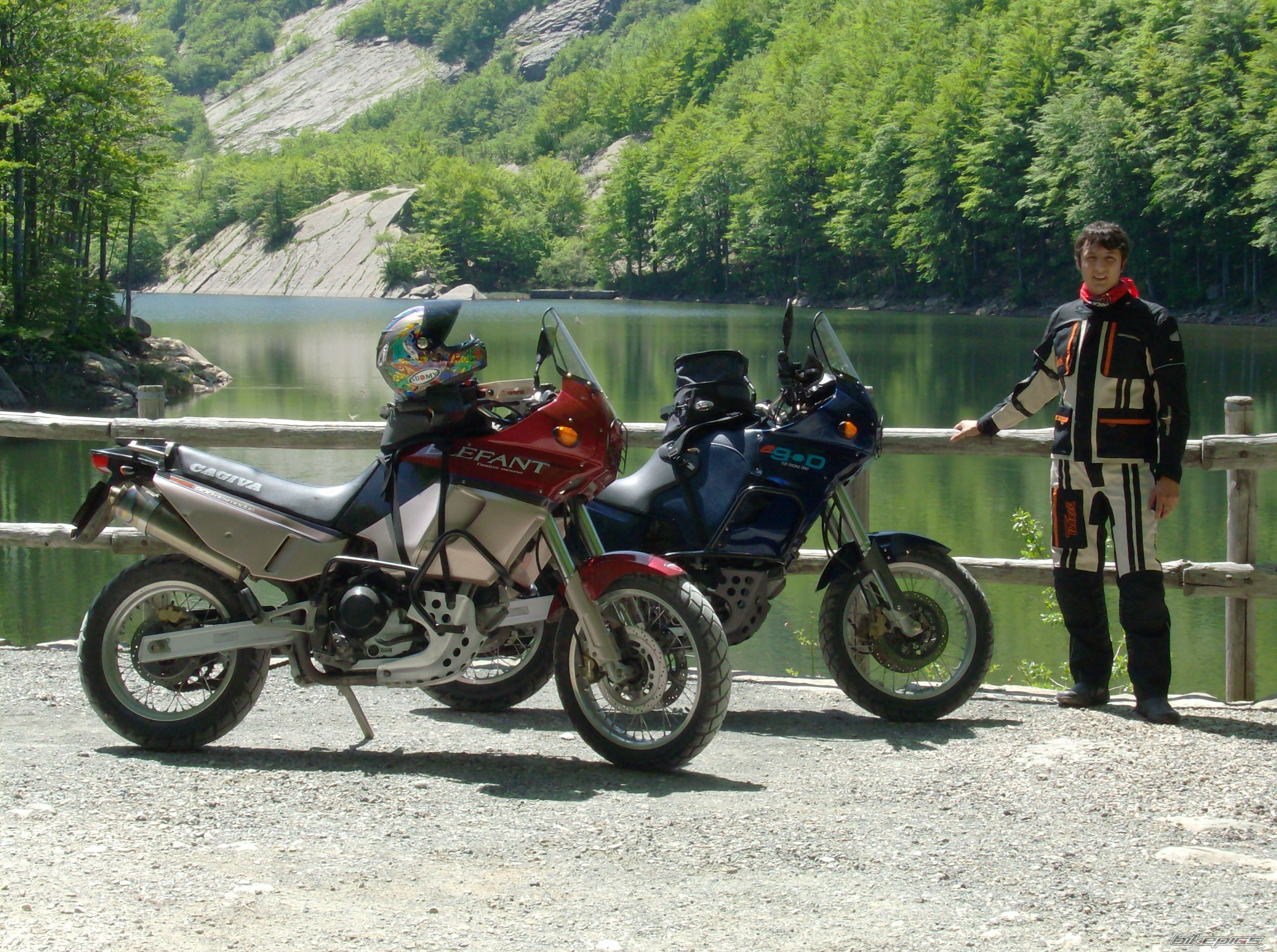 Photo 1998689