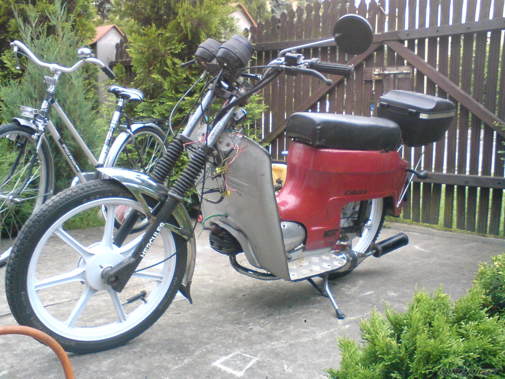 Photo 1998721