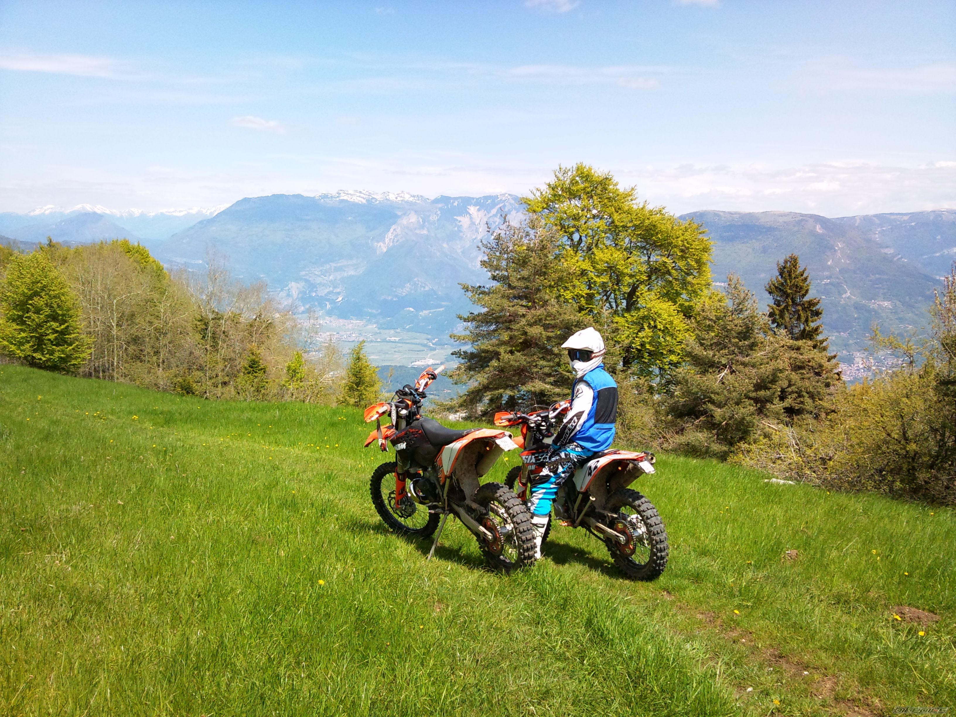 Bike Photo 1998786