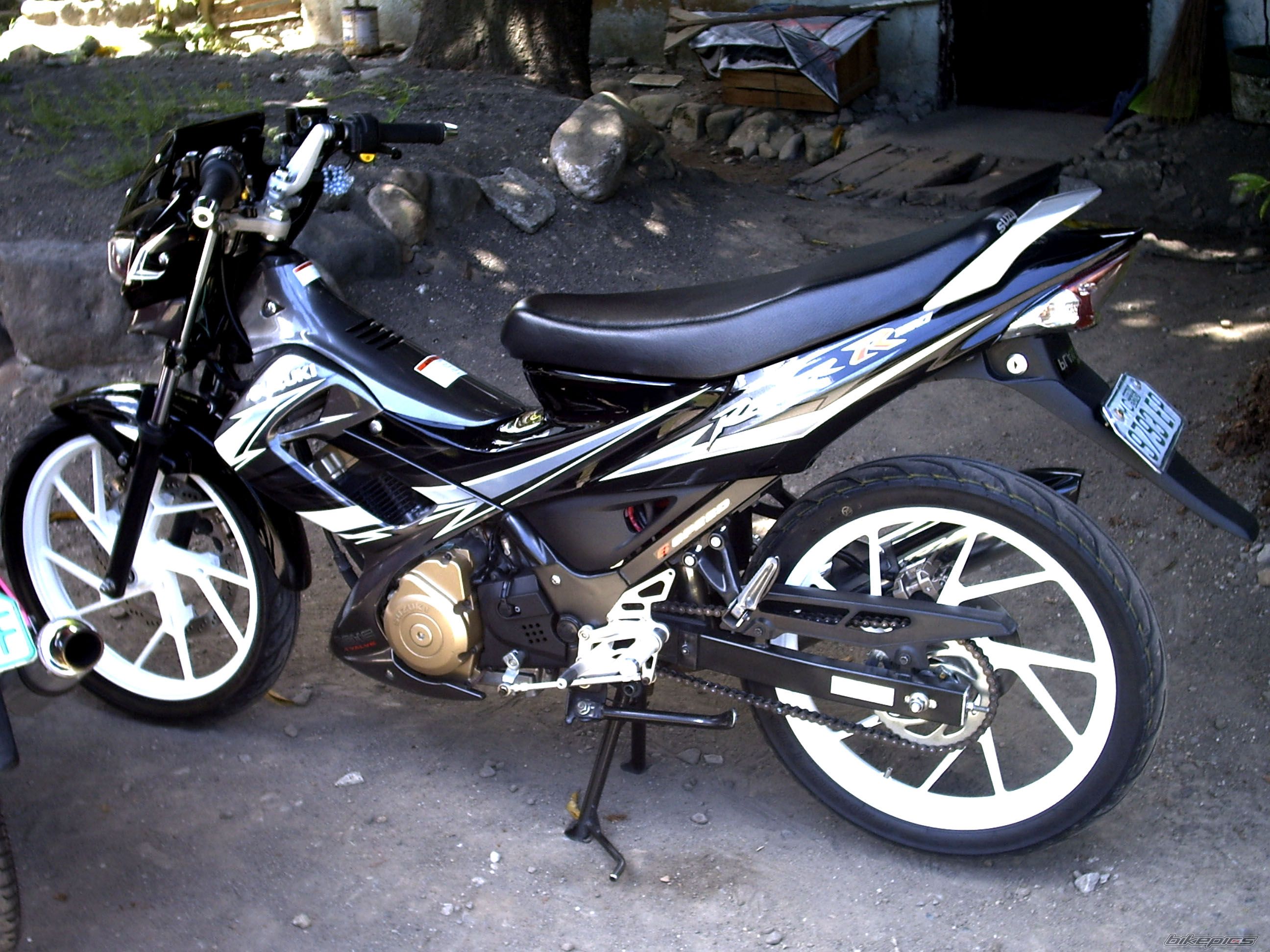 Photo 1998960