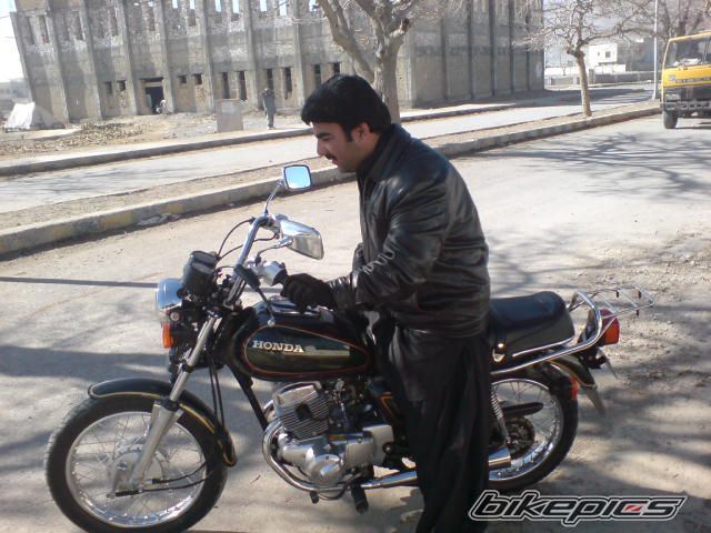Photo 1998983