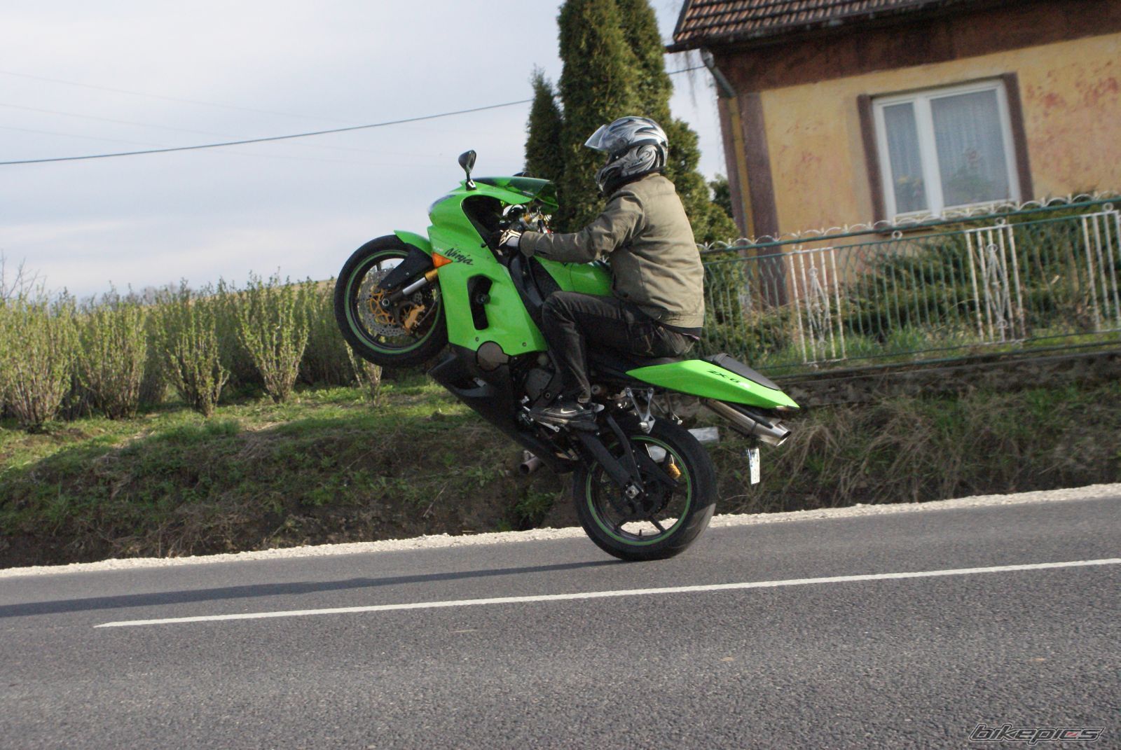 Bike Photo 1999825