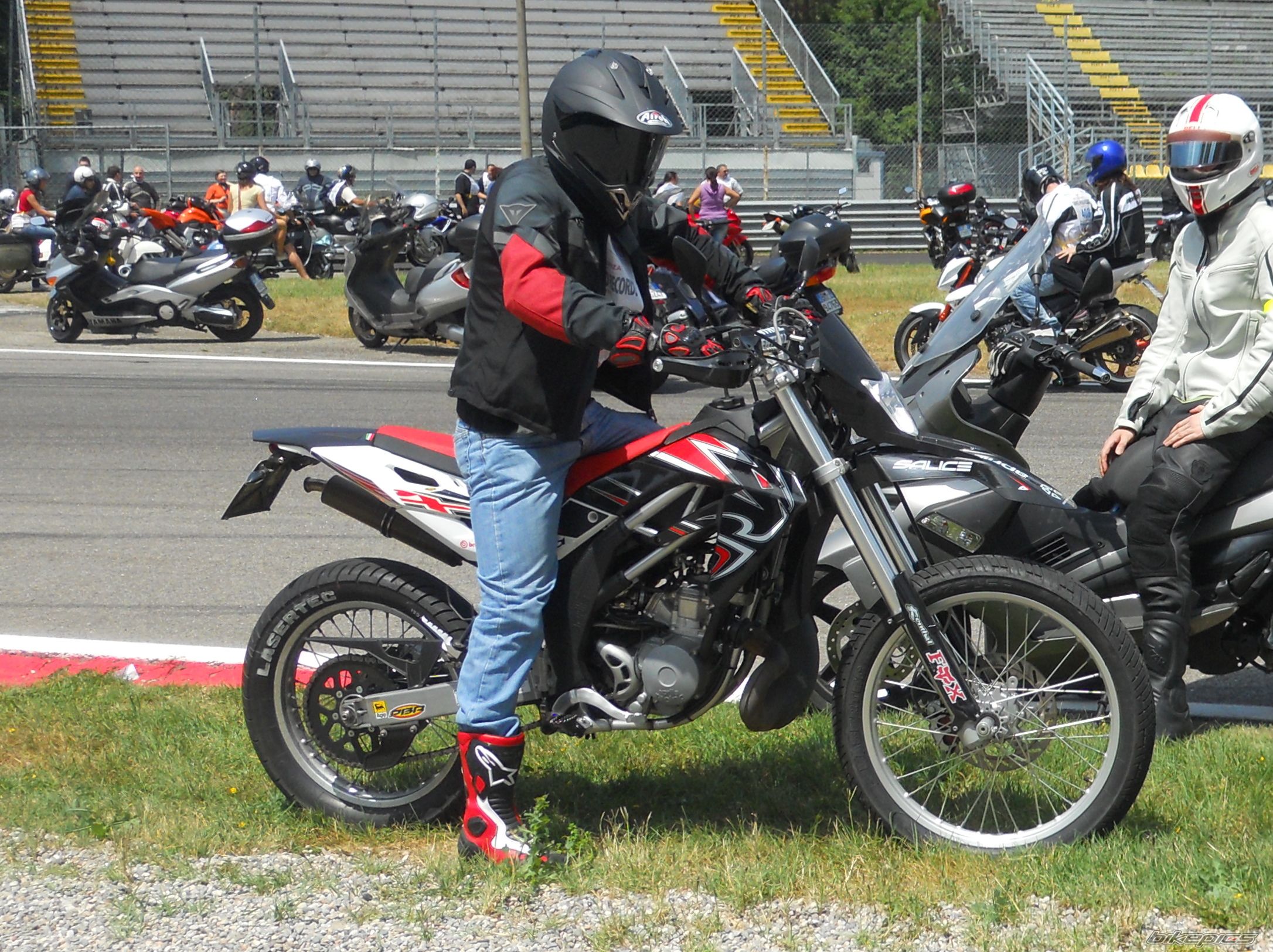 Bike Photo 2002374
