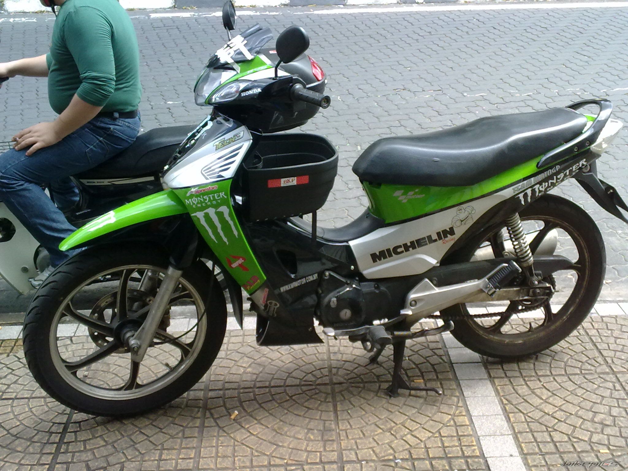 Photo 2004402