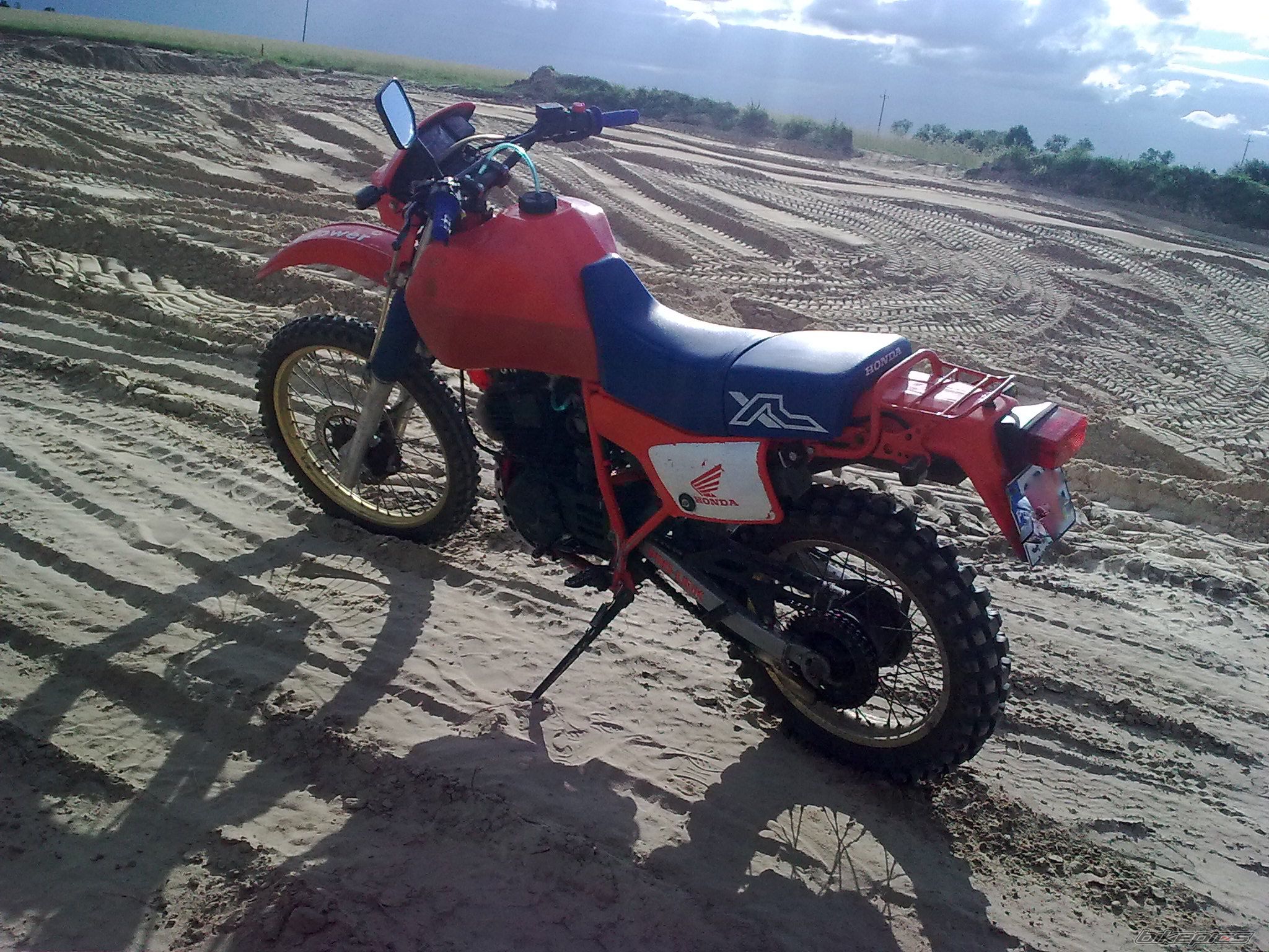 Photo 2004585