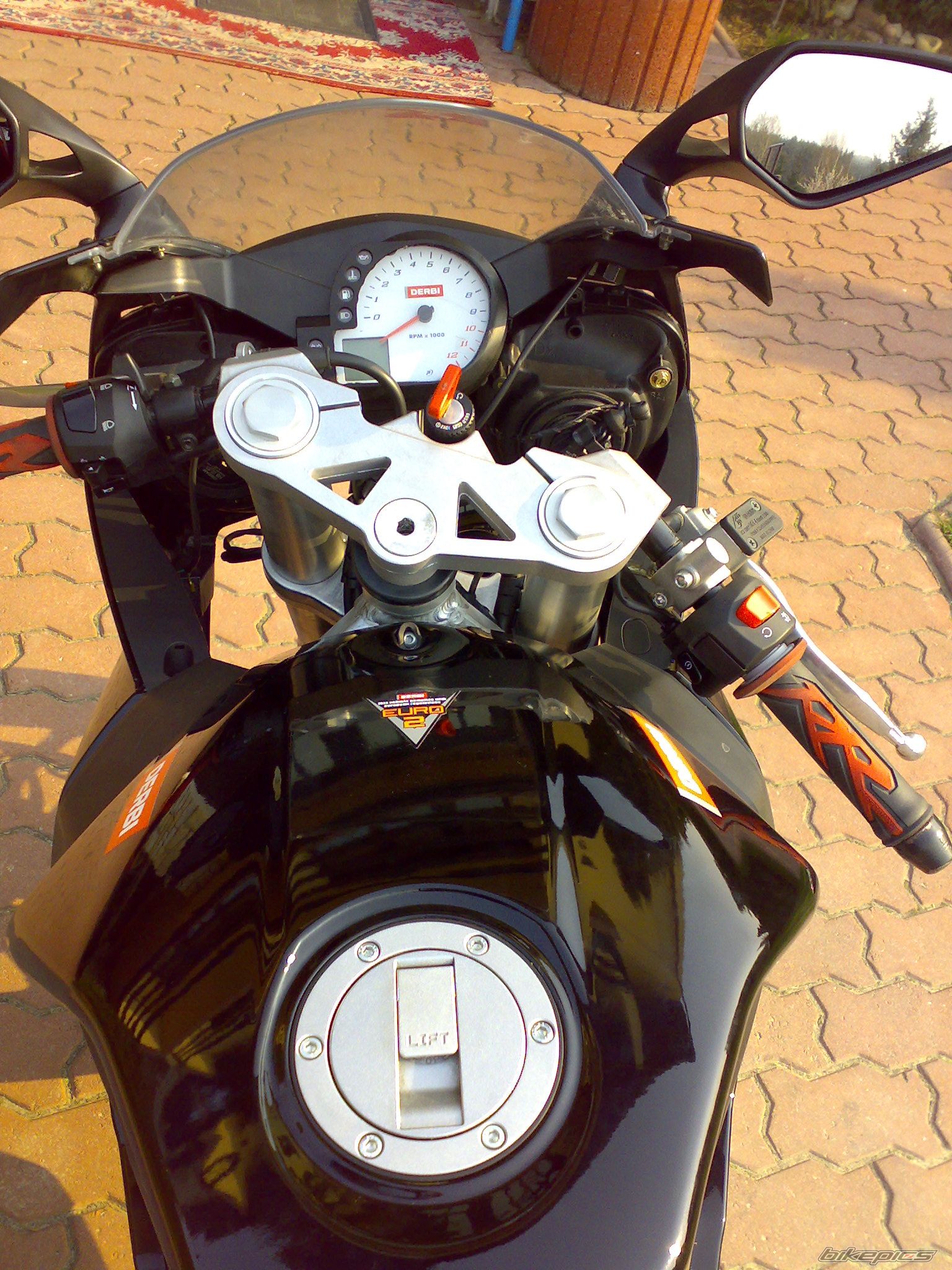 Photo 2024566