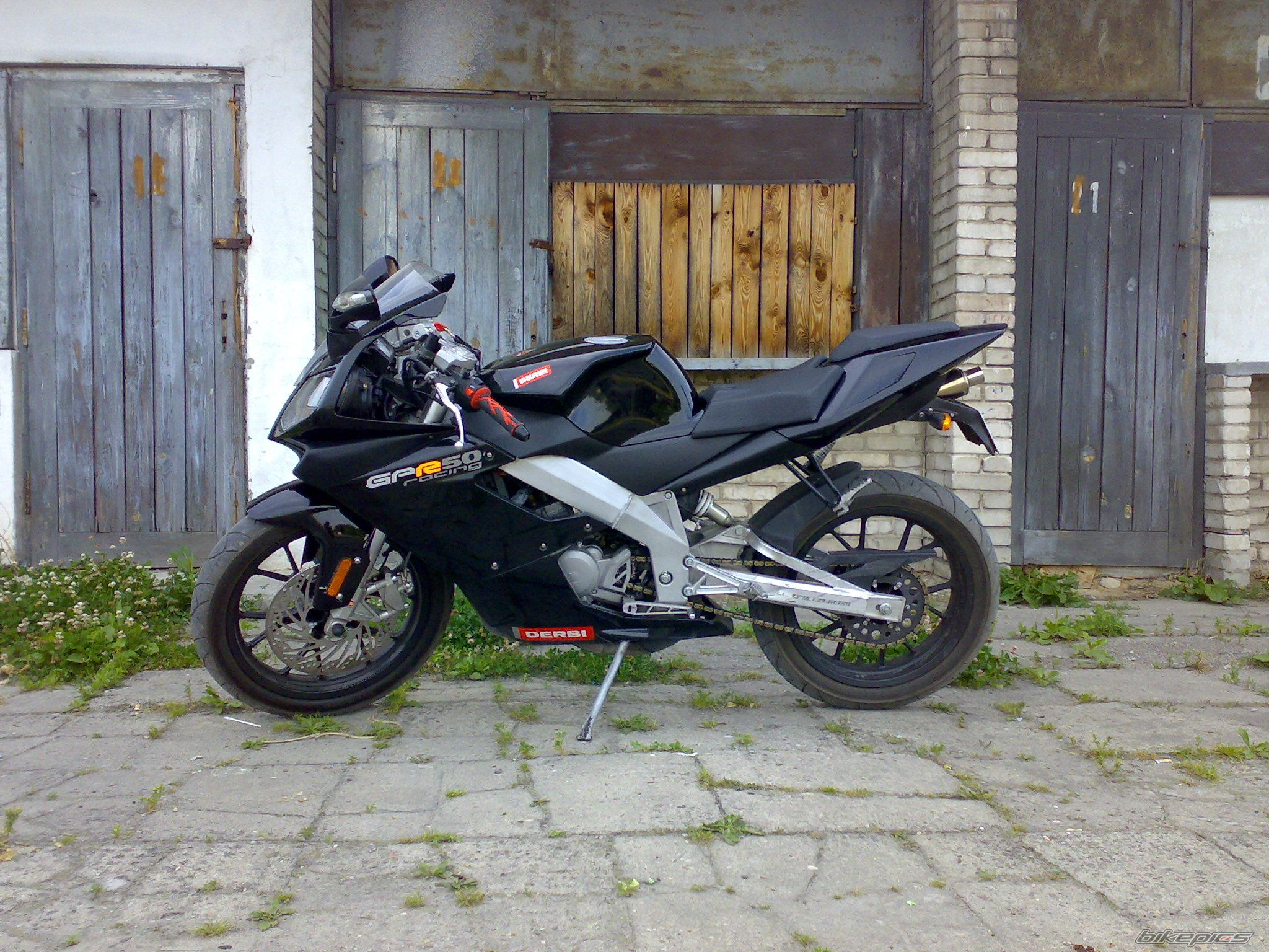Photo 2024576