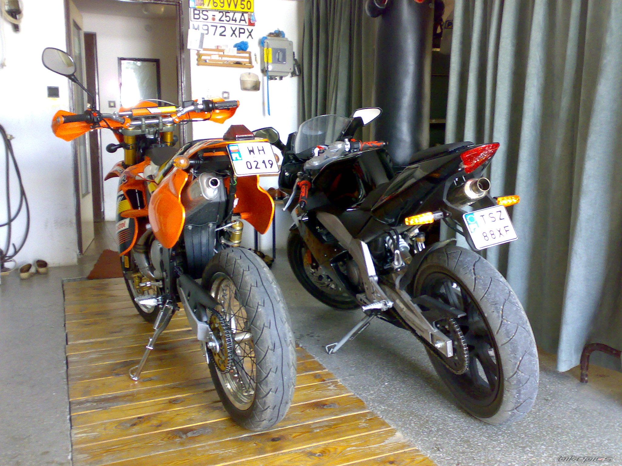 Photo 2024585