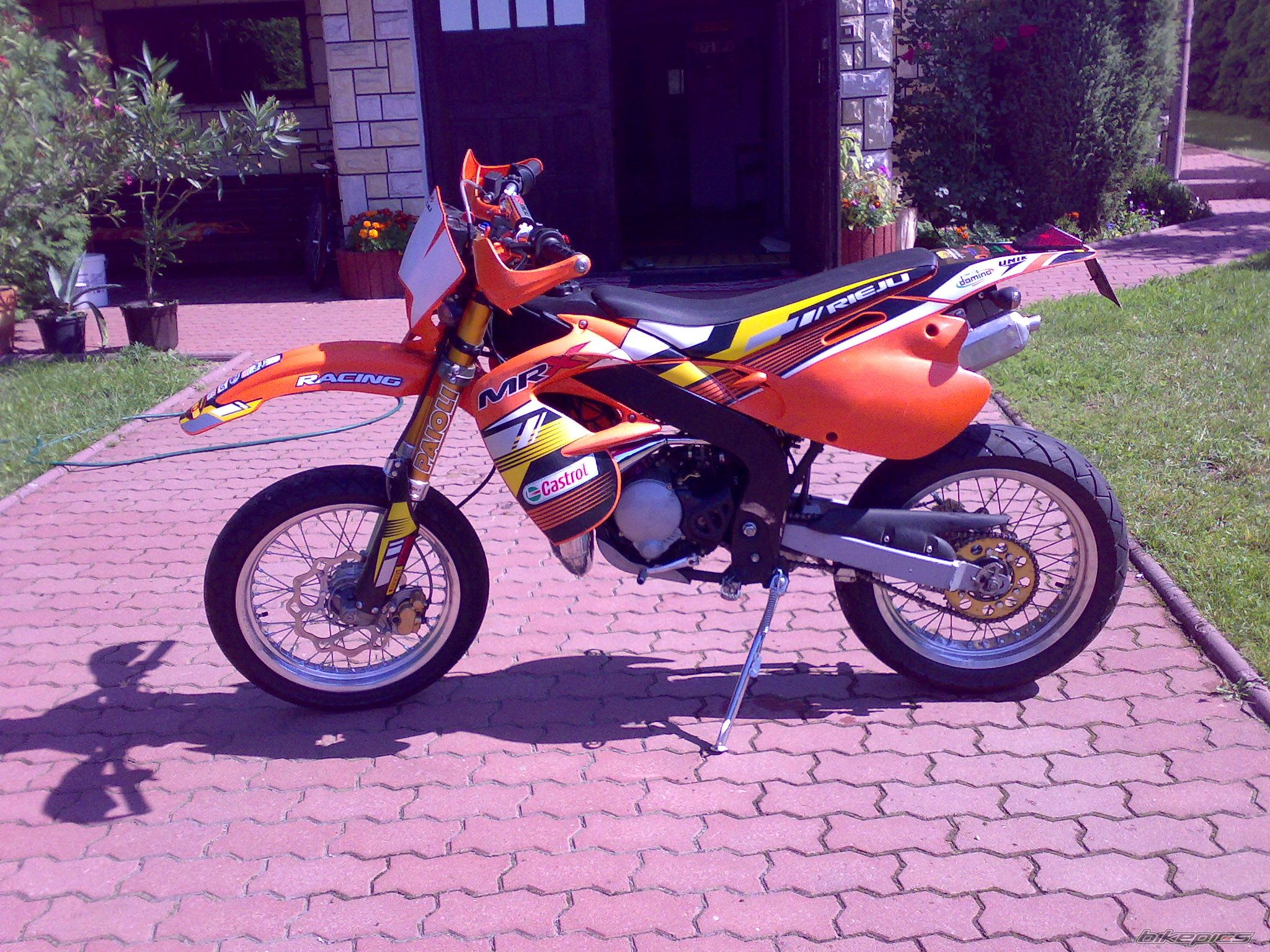 Photo 2024592