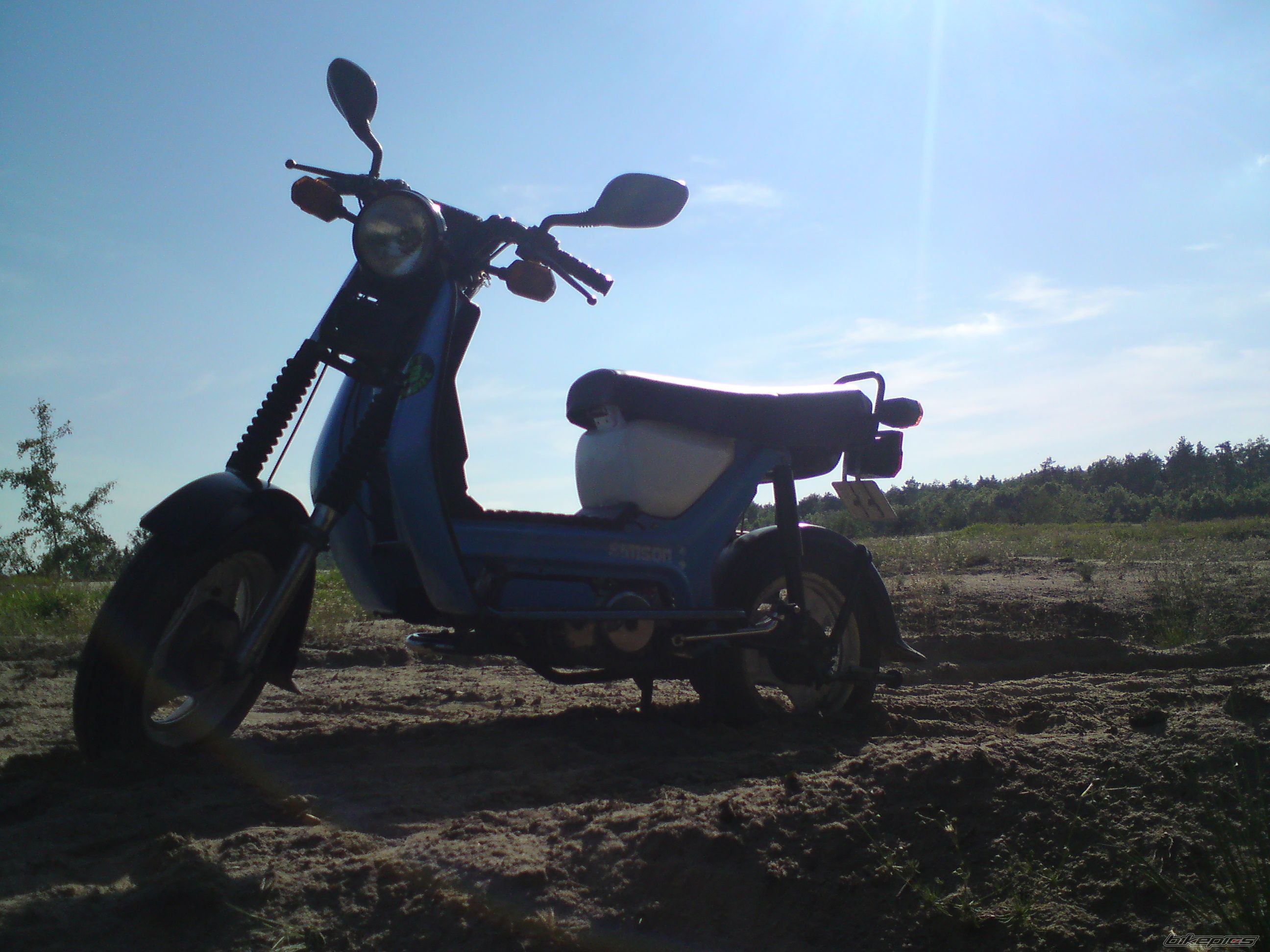 Photo 2024603