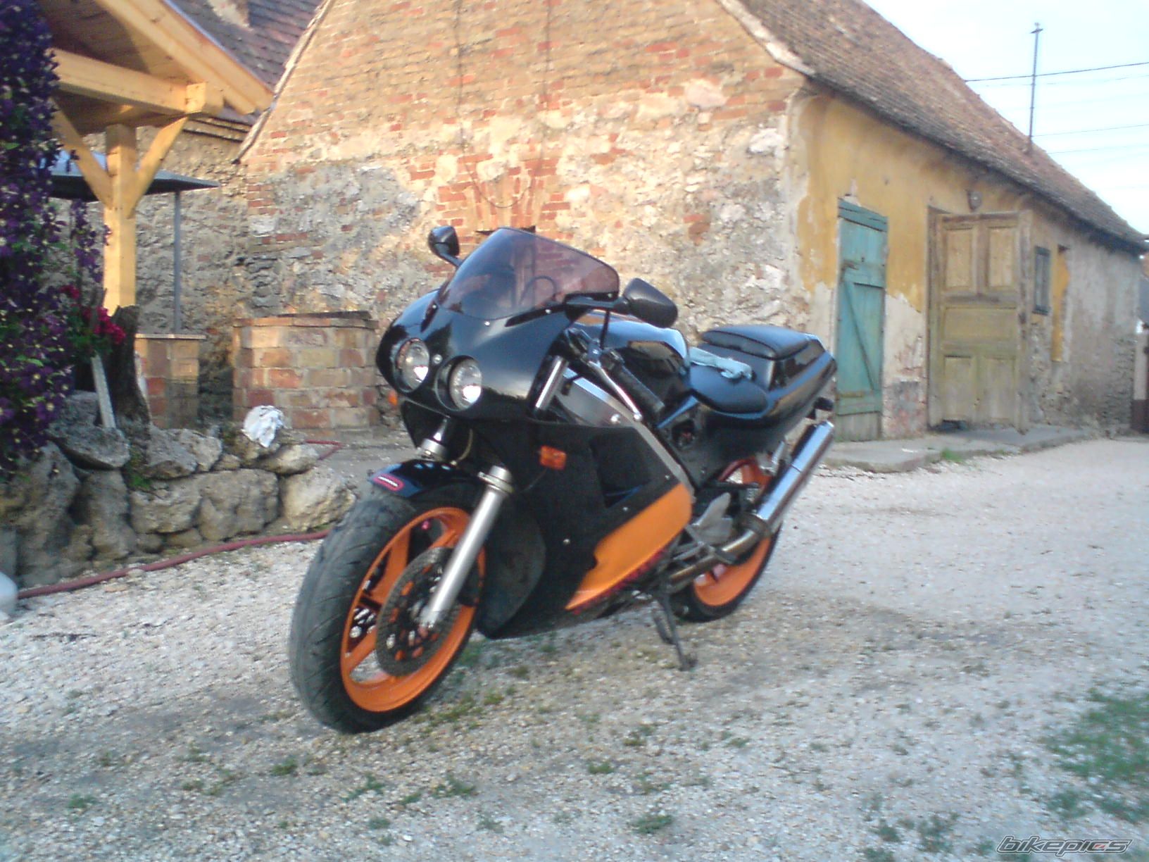 Photo 2025887