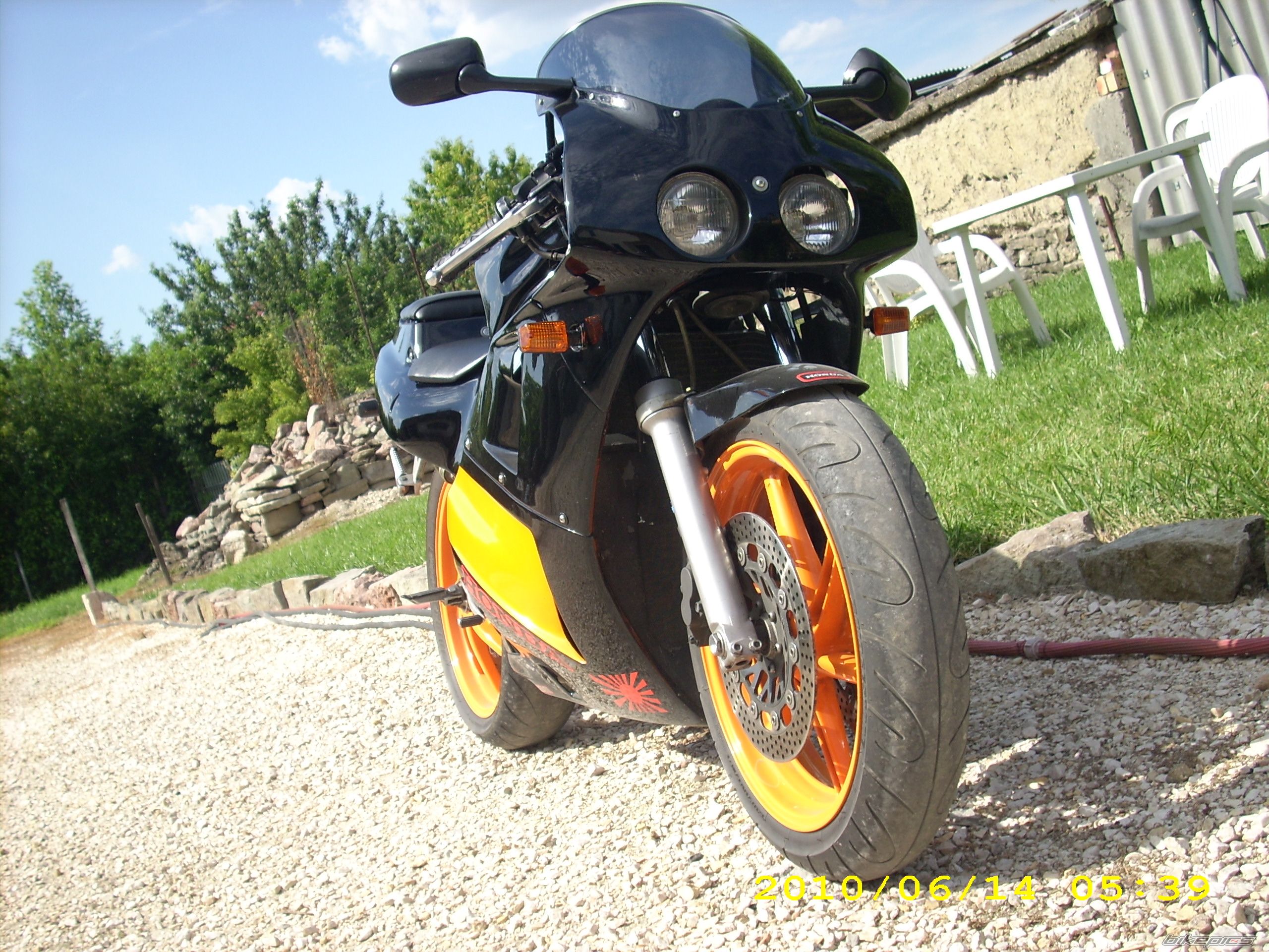 Photo 2025893