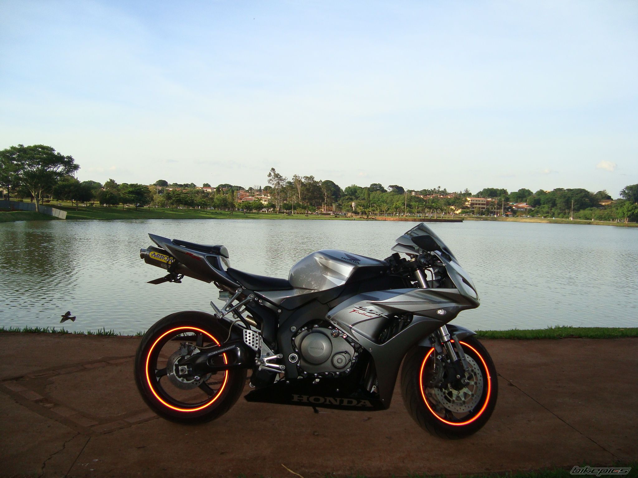 Photo 2025988