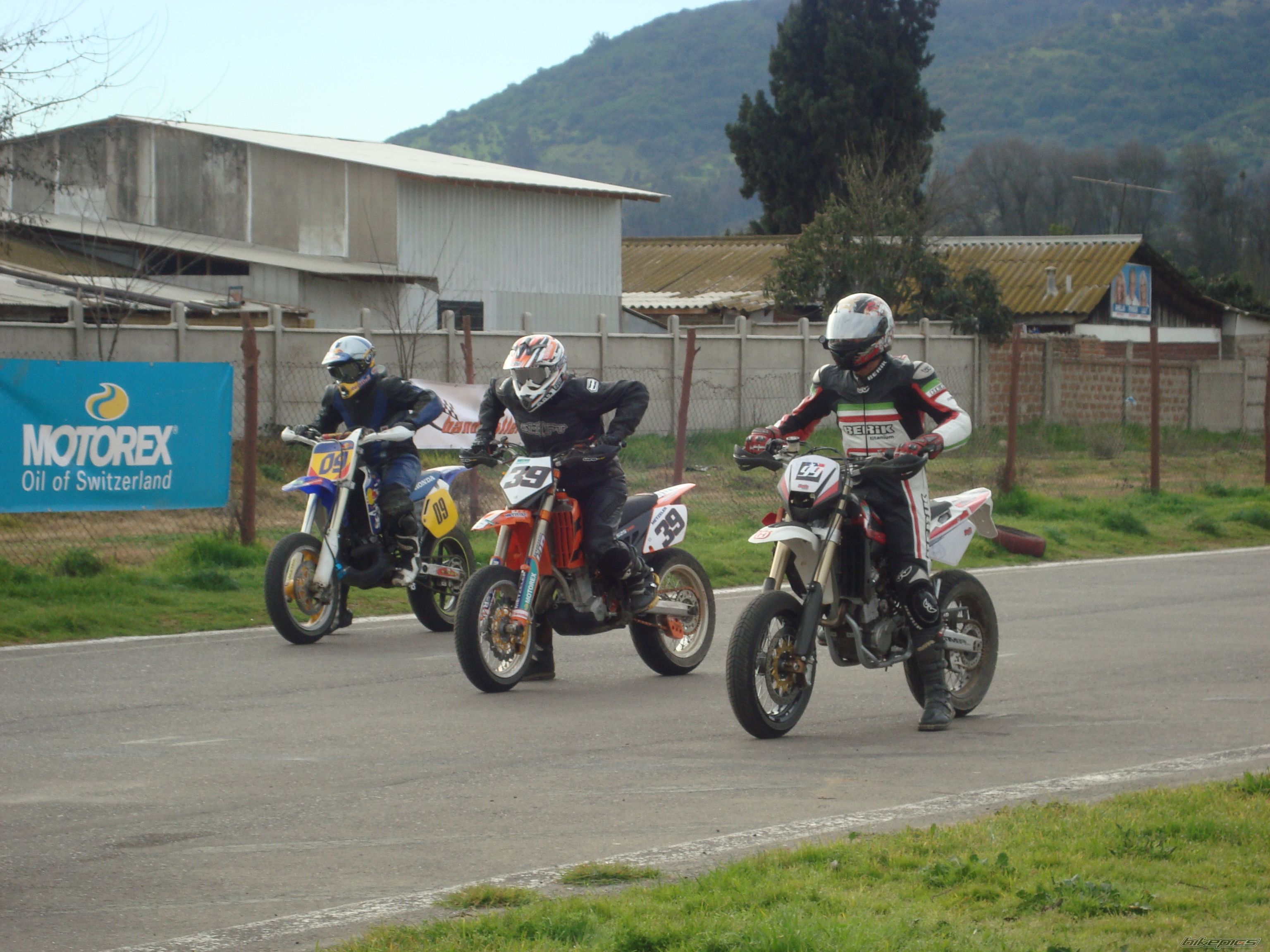 Photo 2036097