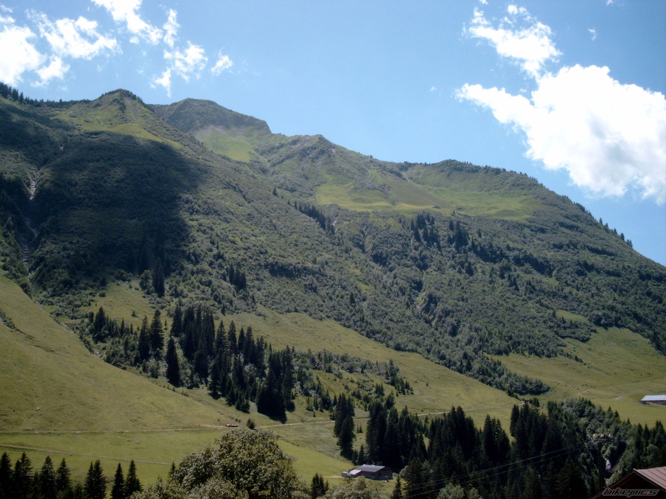 Photo 2044938