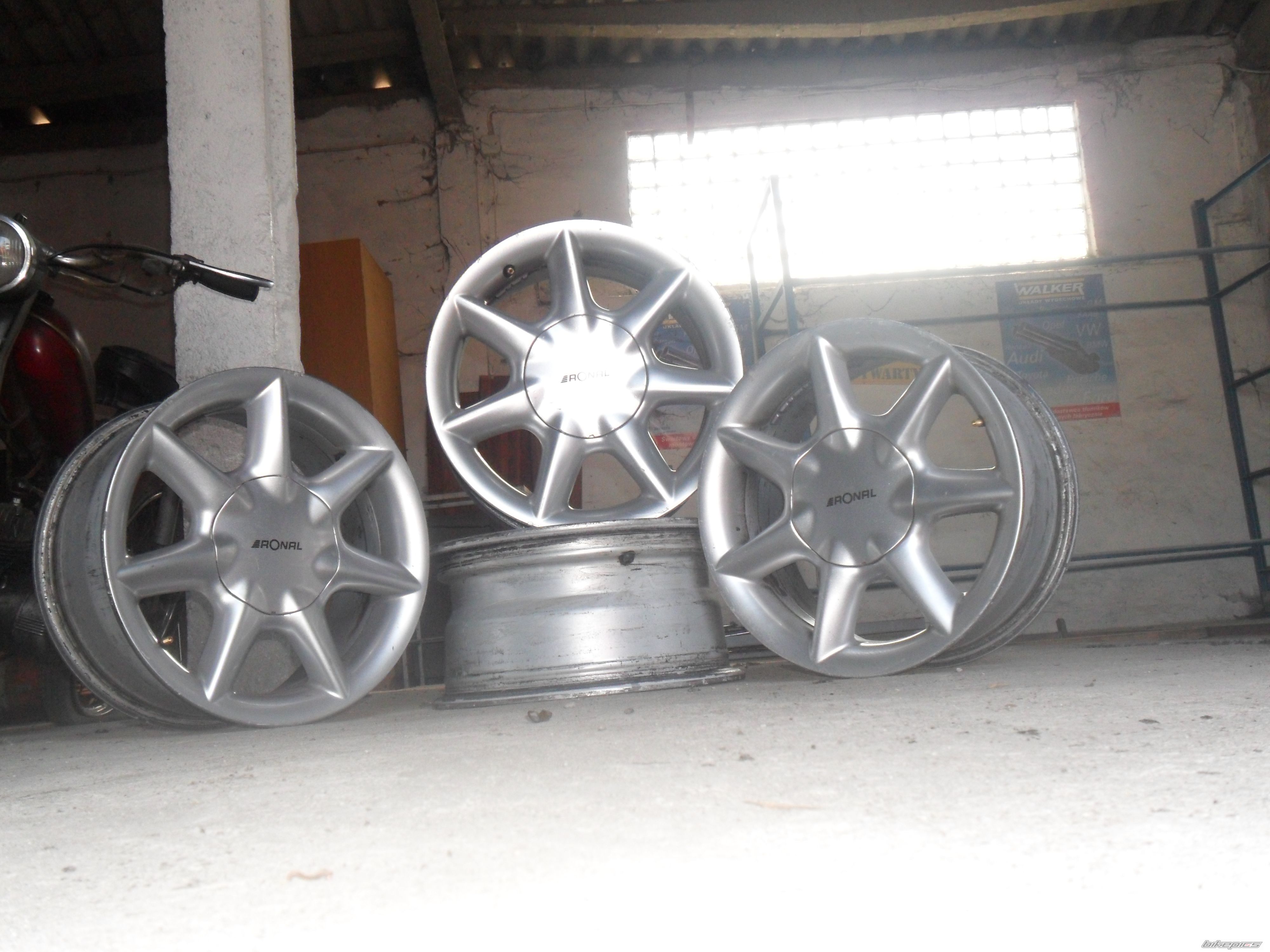 Photo 2045610