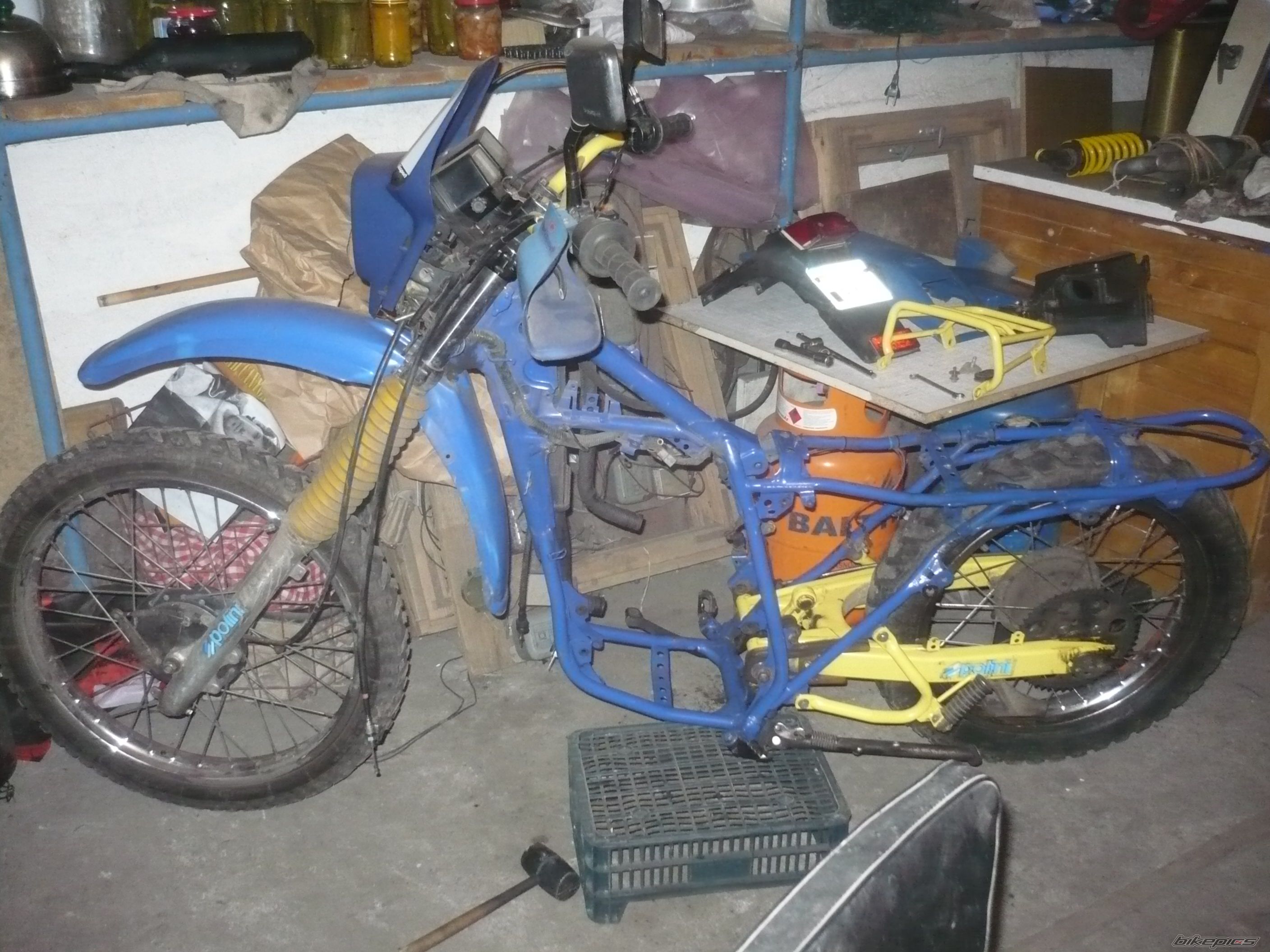 Photo 2048021