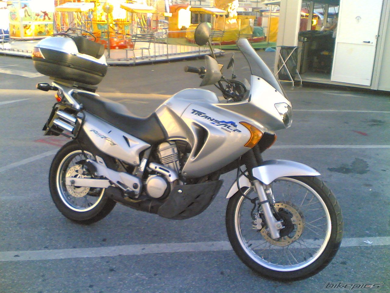 Photo 2048027