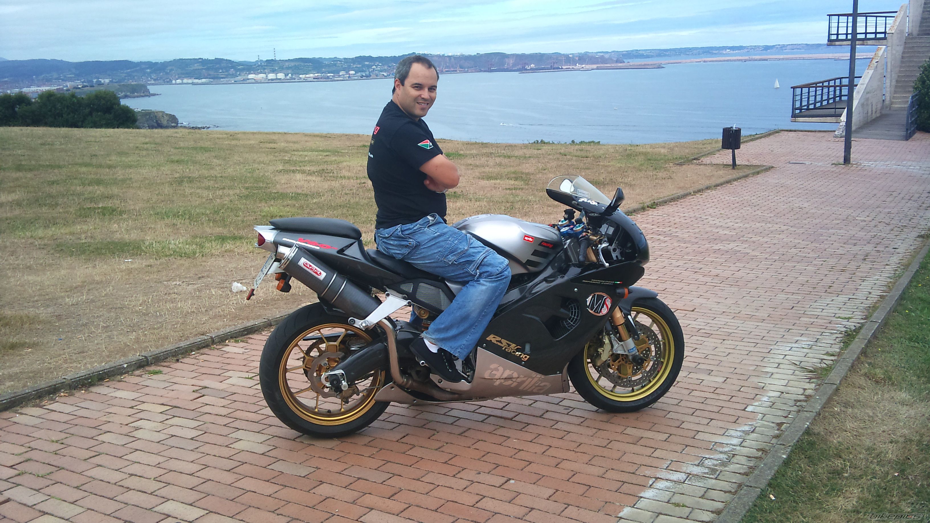 Photo 2048096
