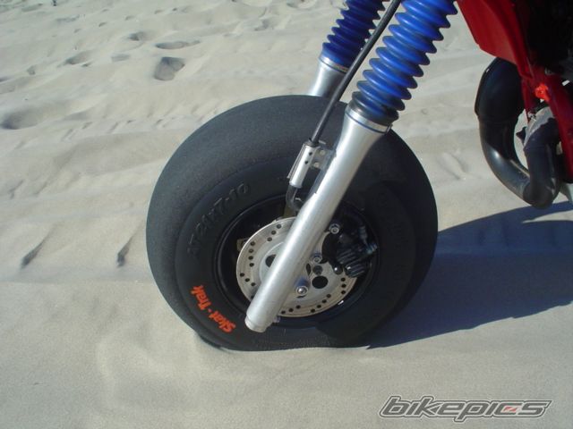 Photo 2048211