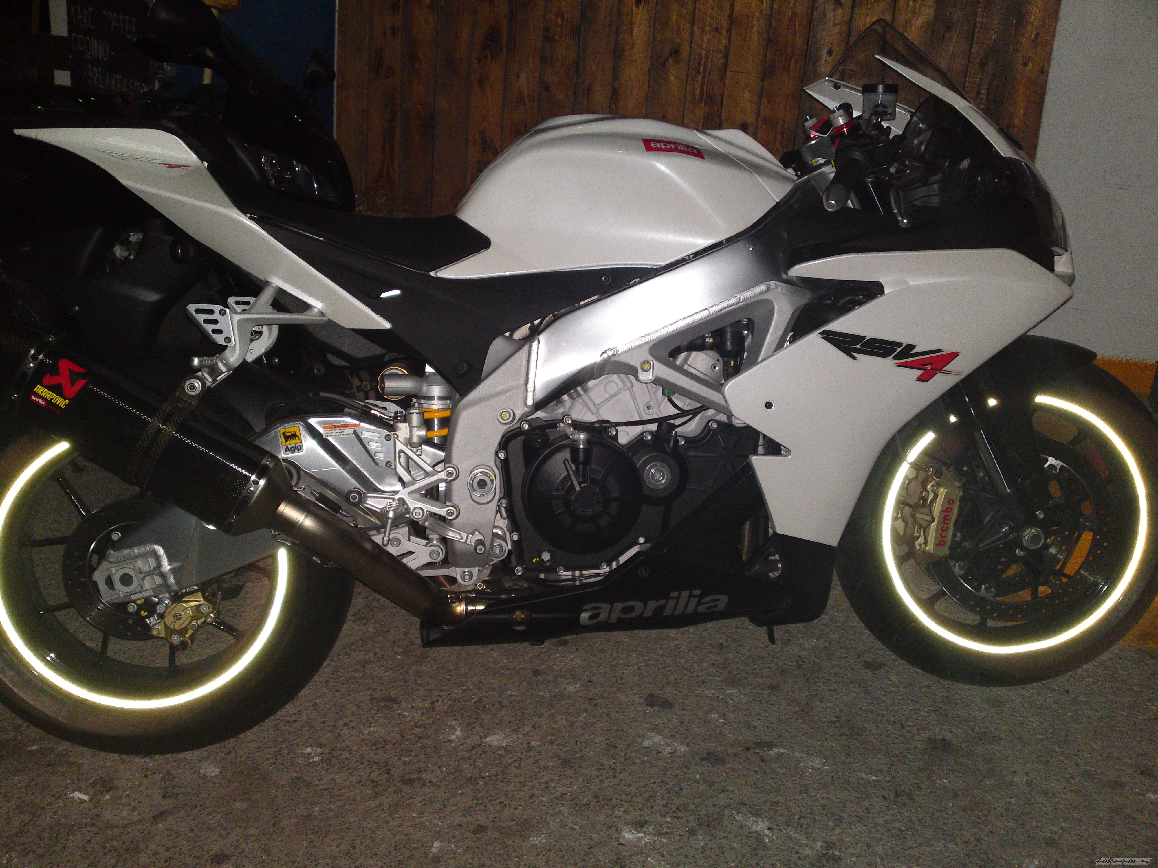 Photo 2049097