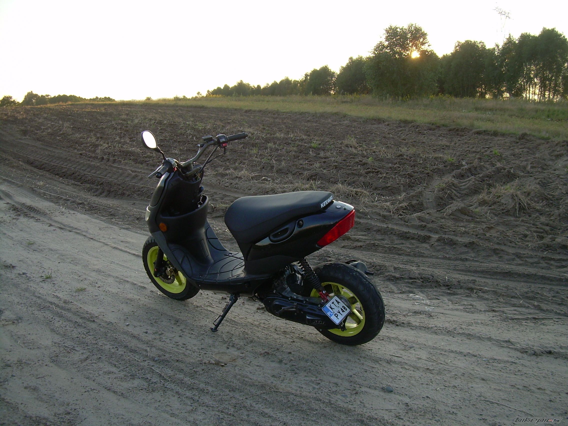 Photo 2049801