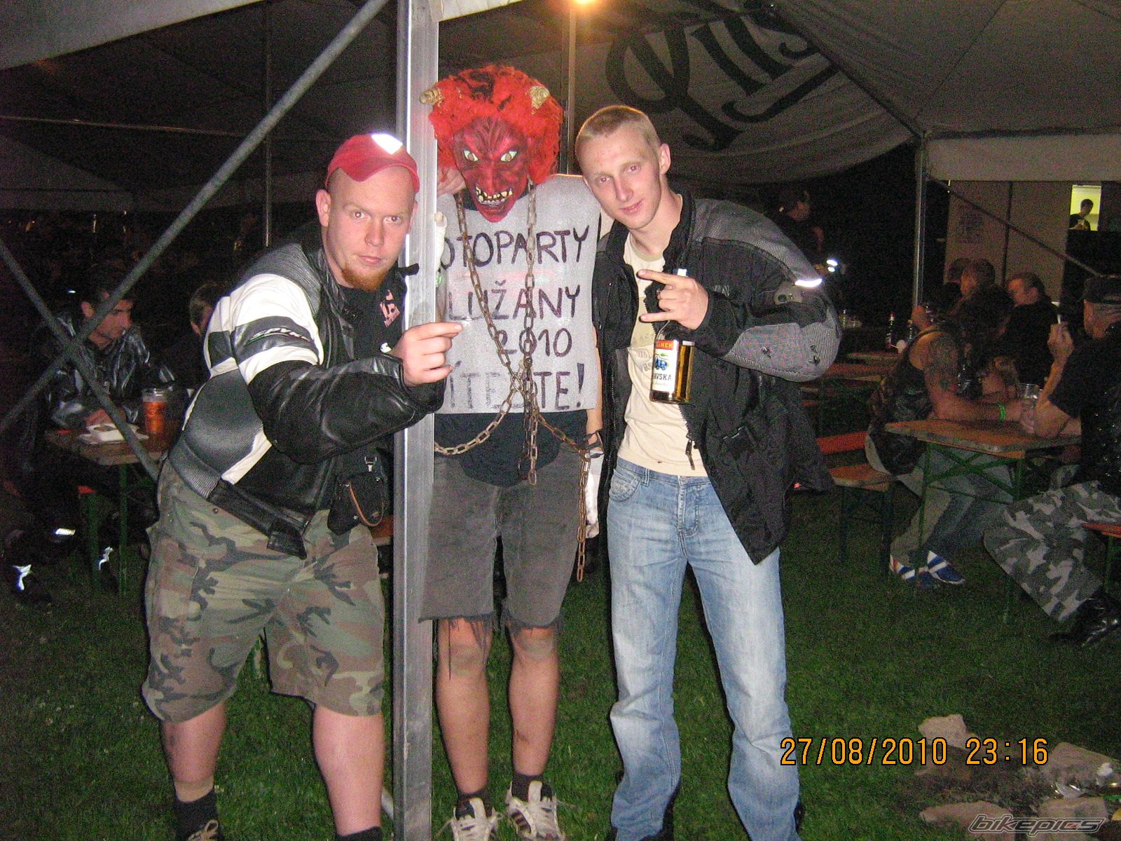 Photo 2049858