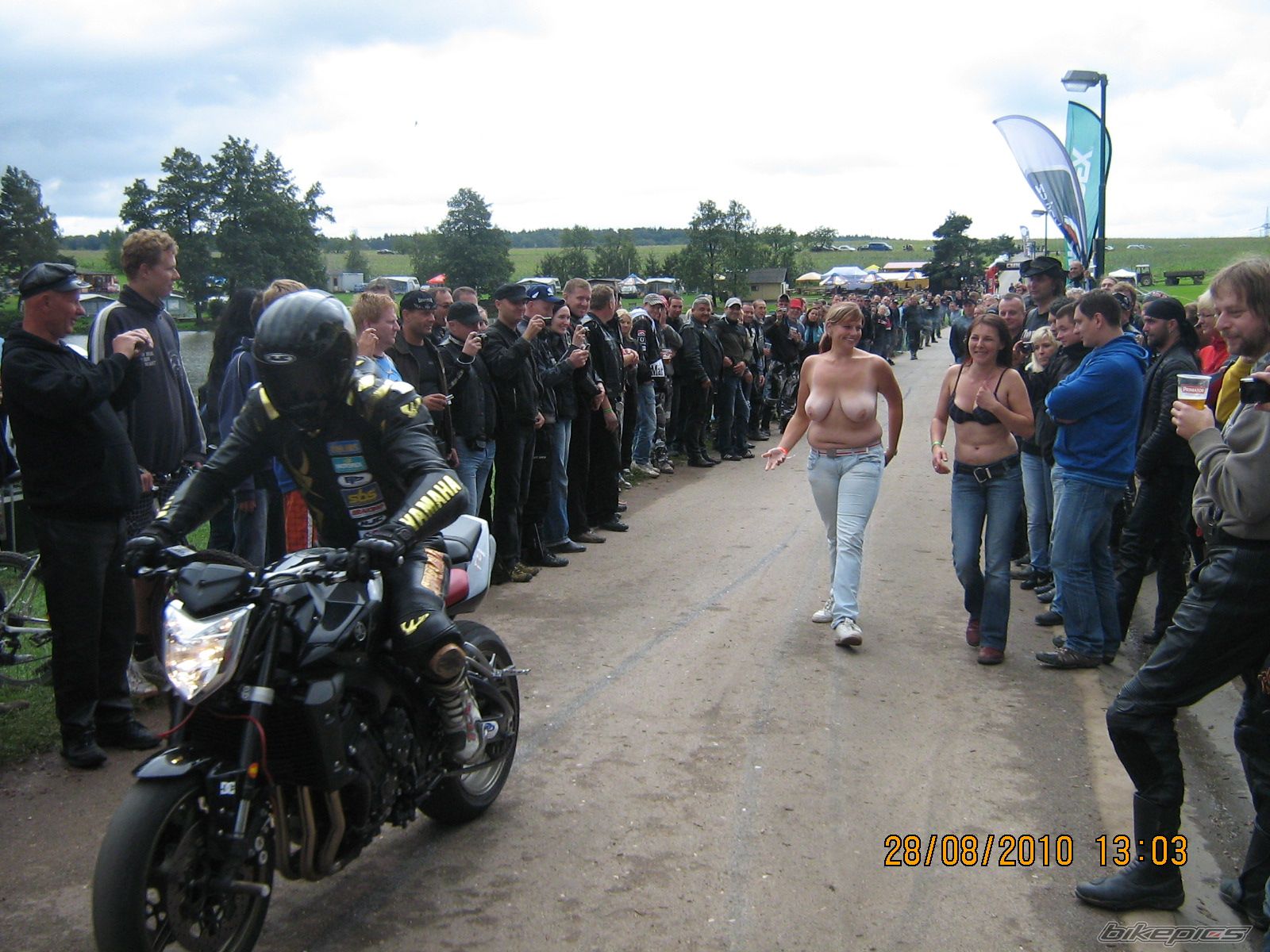 Photo 2049883