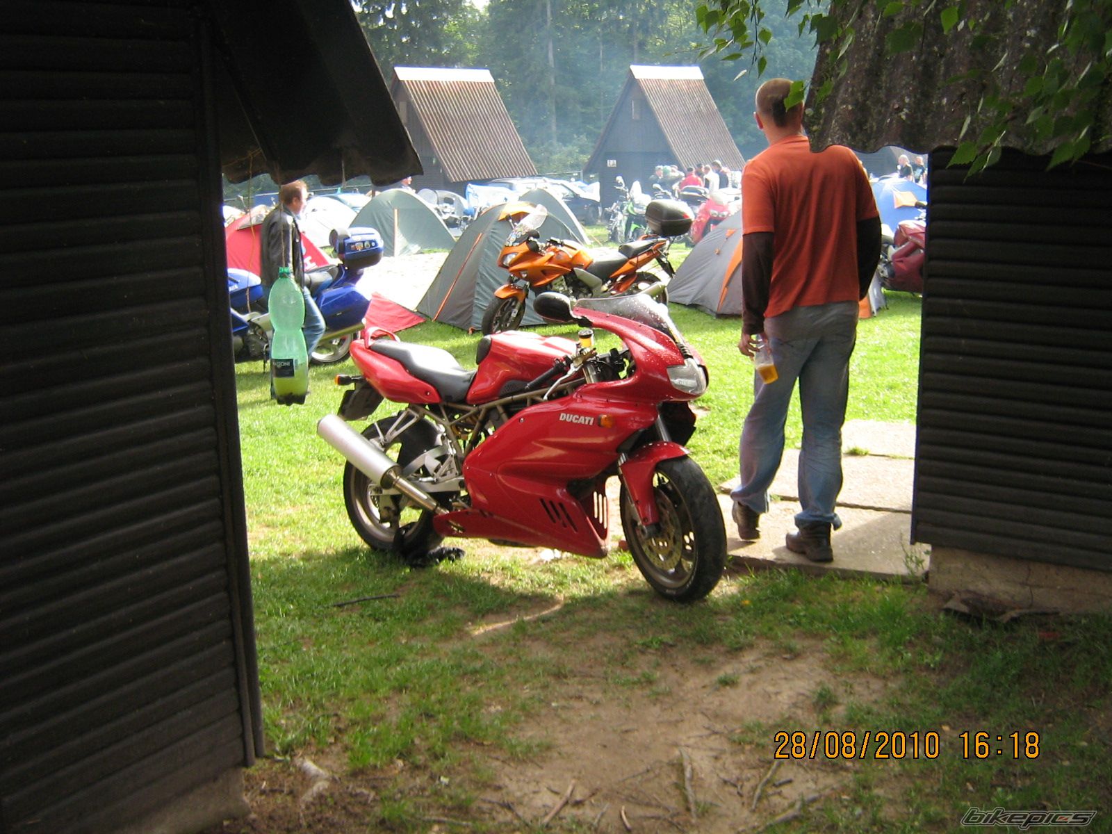 Photo 2049886