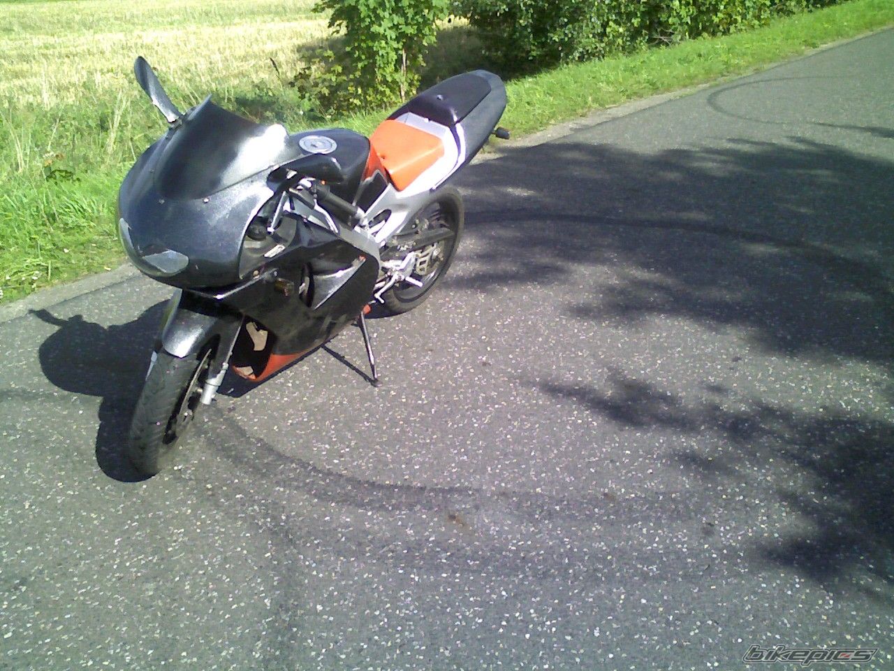 Photo 2052998