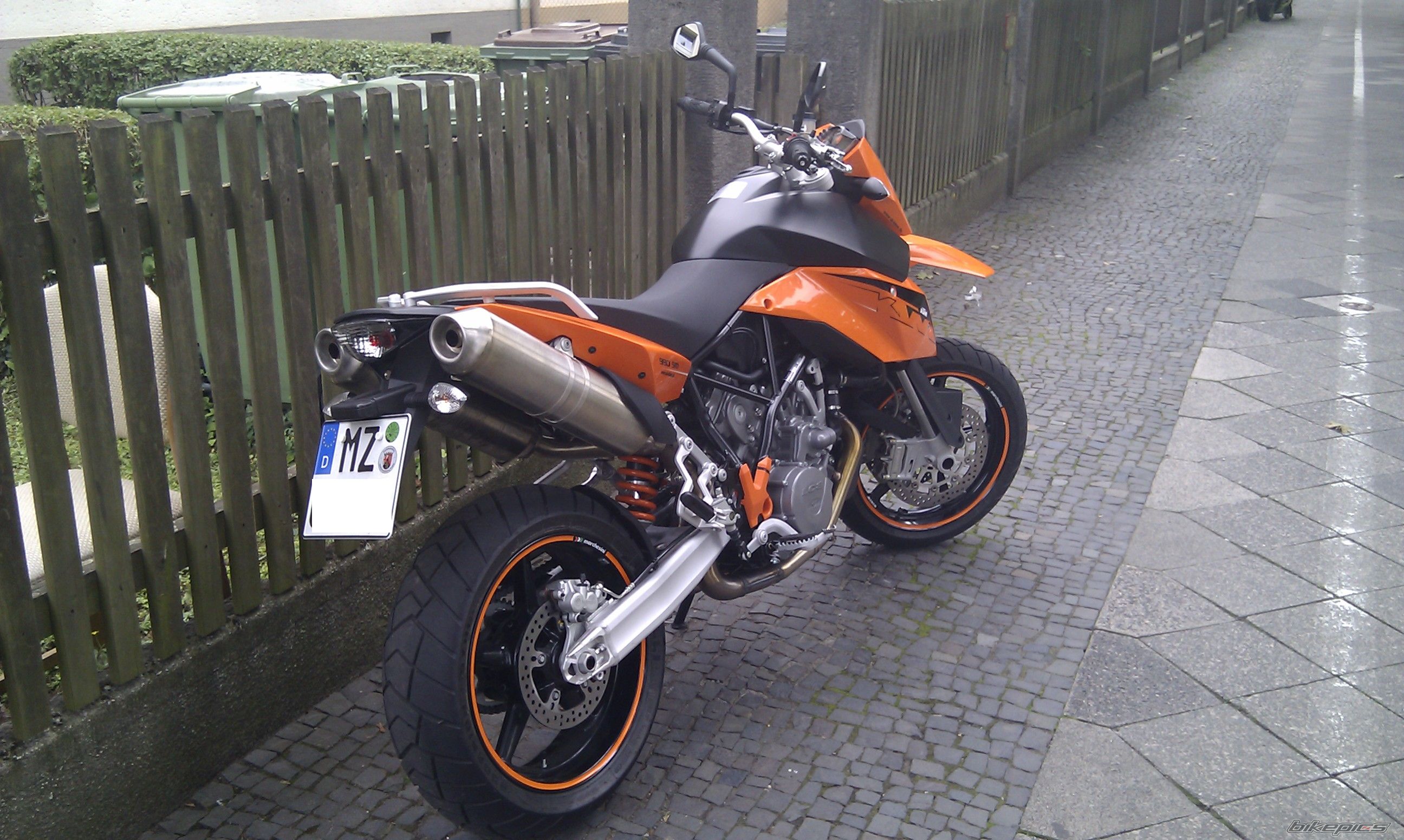 Photo 2053776