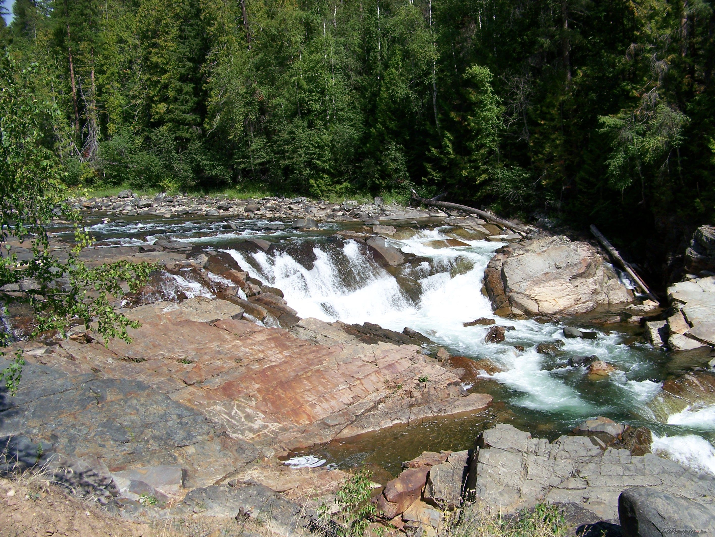 Photo 2059036